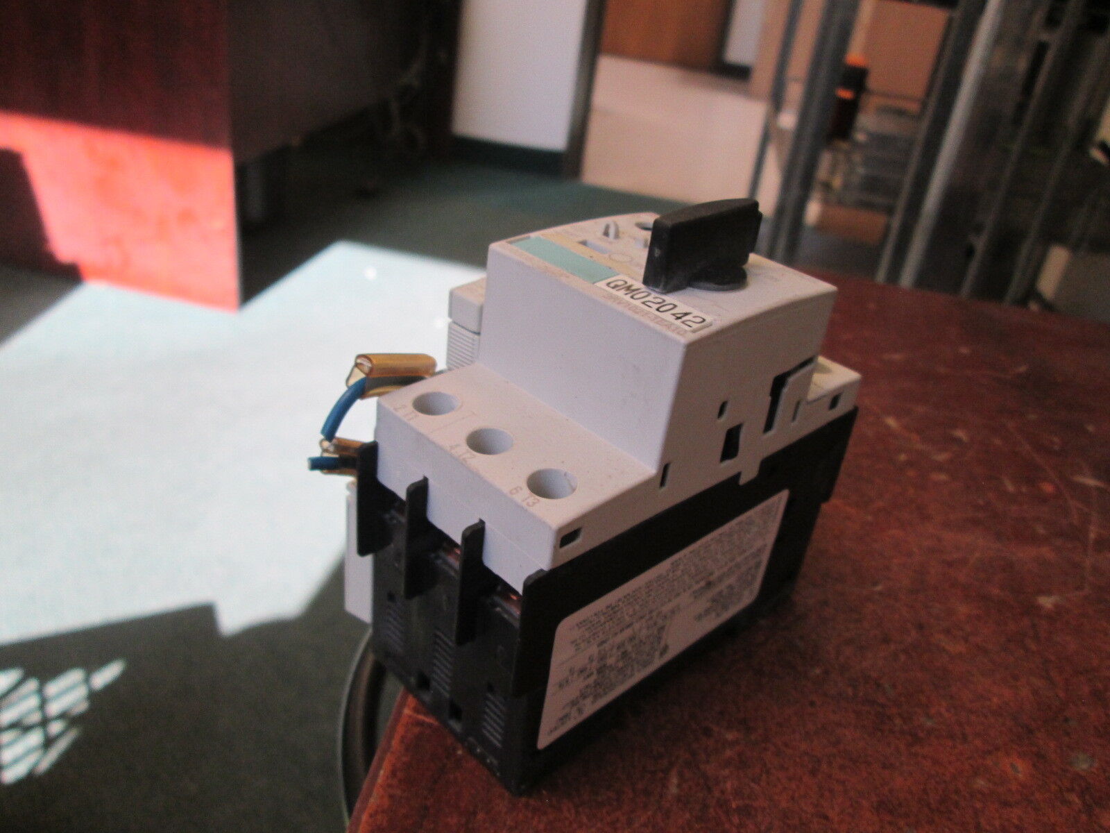 Siemens Sirius Motor Protector 3RV1021-1EA10 Trip: 2.8-4A 600V w/Aux Contact