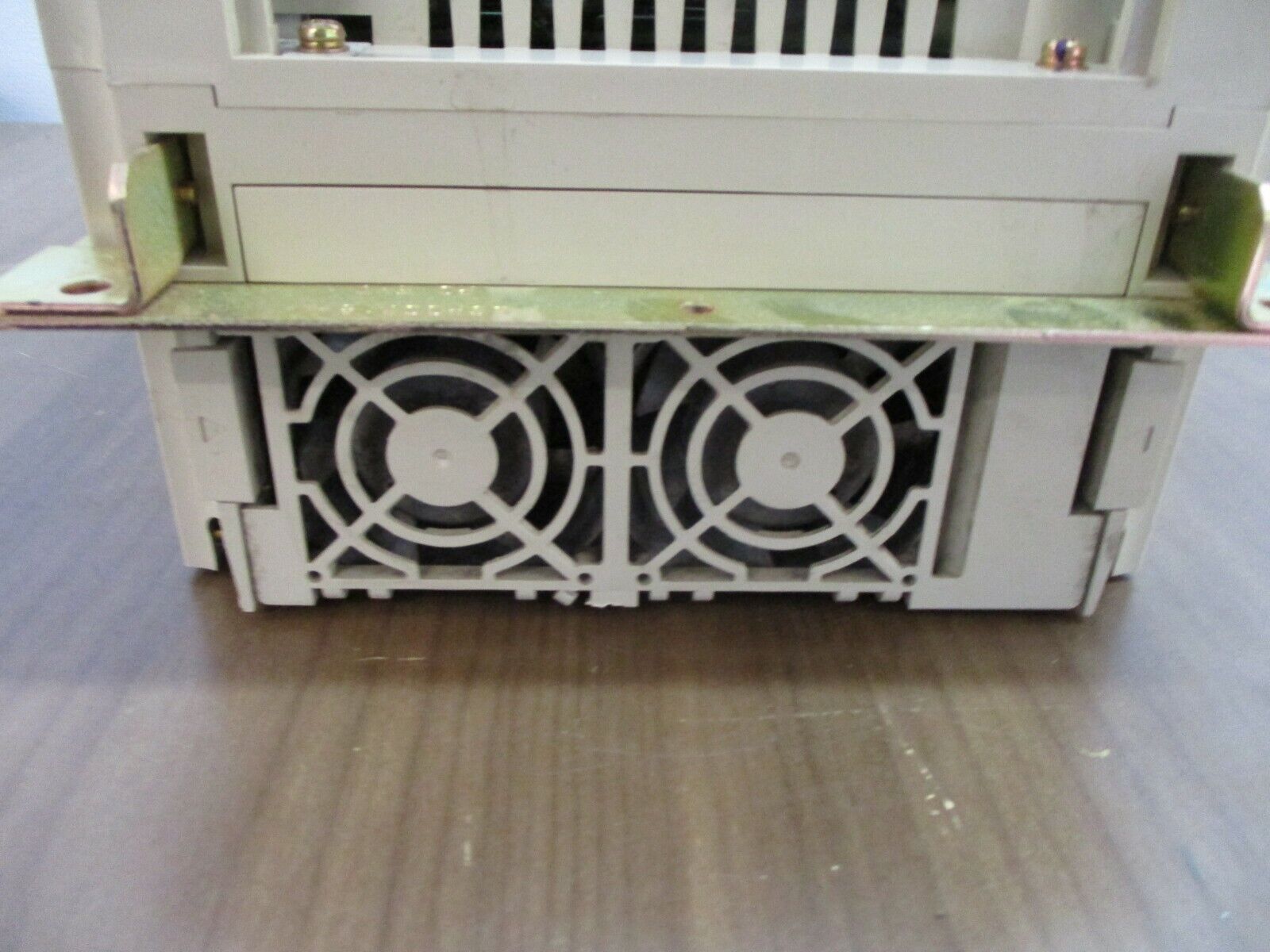 Yaskawa E7 AC Drive CIMR-E7U47P5 10HP 3Ph w/Keypad *No Cover* Used