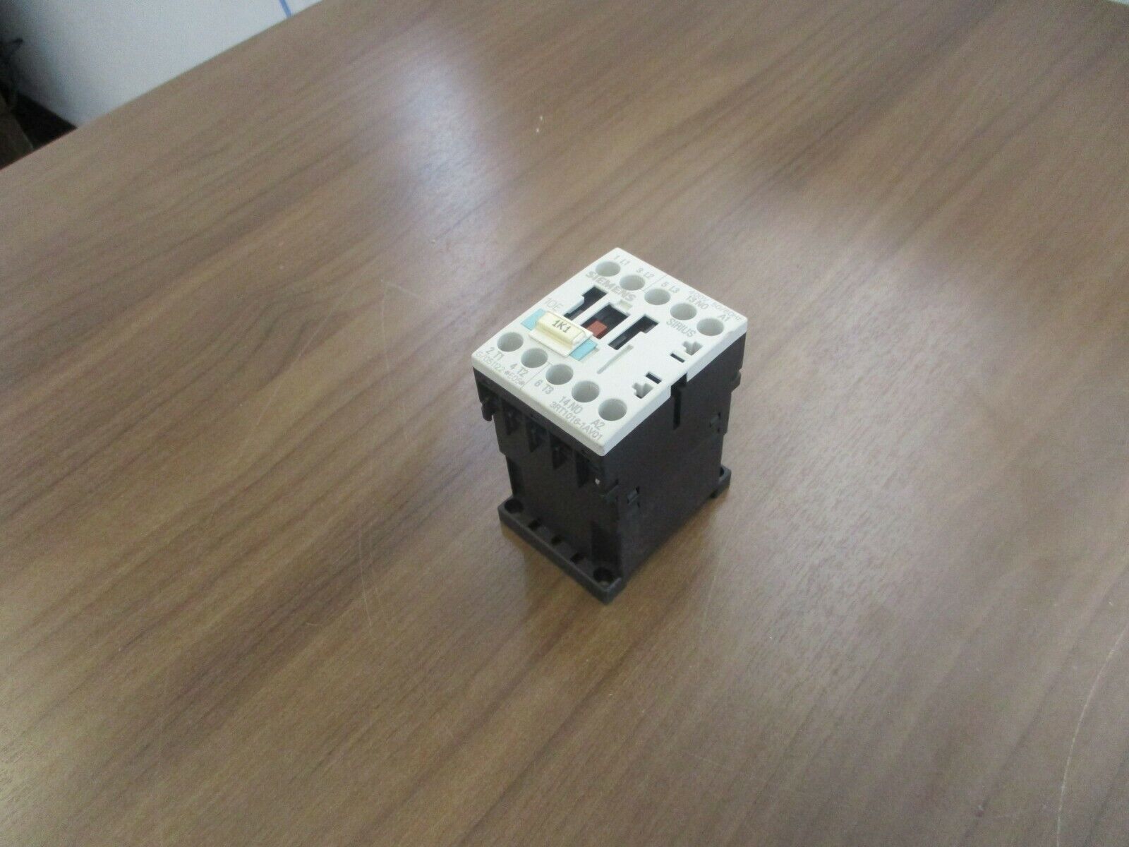 Siemens Sirius Contactor 3RT1016-1AV01 400V Coil Used