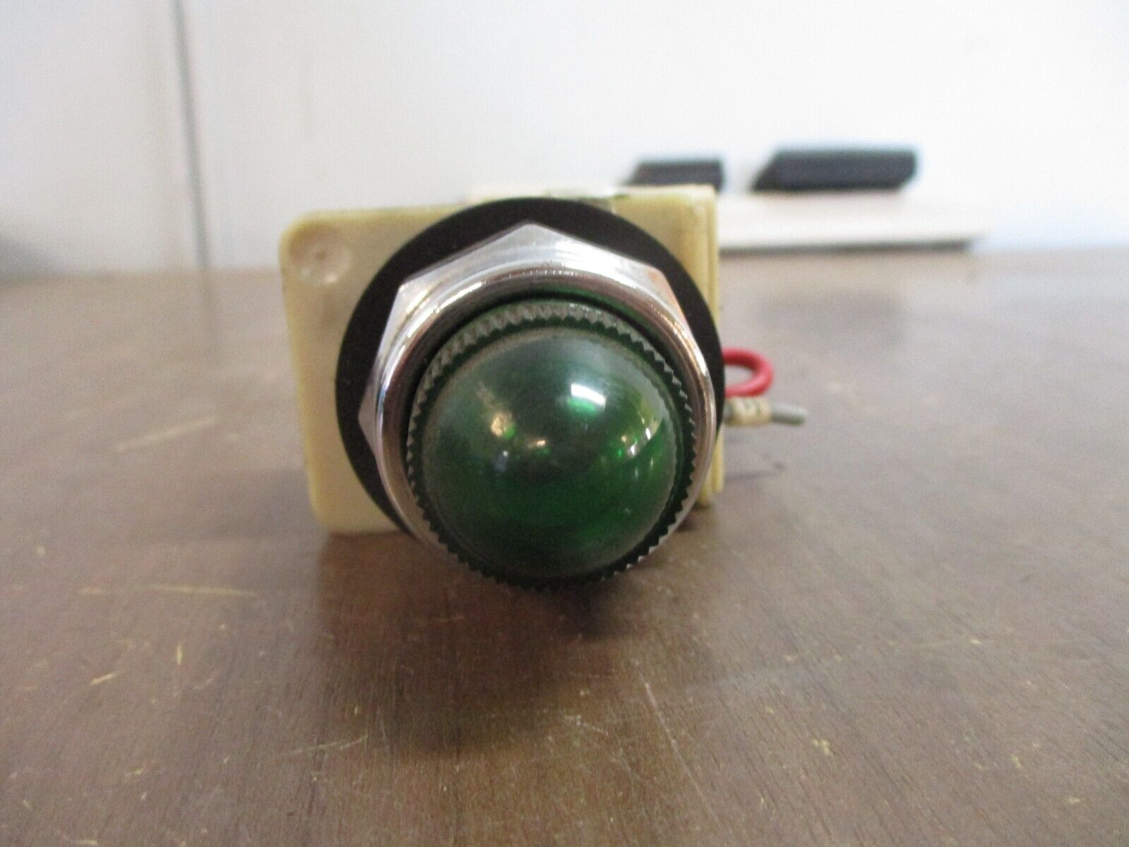 Square D Illuminated Push Button 9001 KM1 Ser. H 110-120V 50-60Hz Green Used