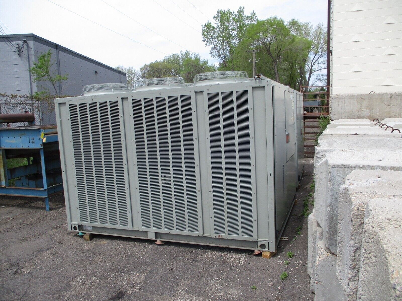 Trane Air Cooled Condensing Unit RAUJC604BC0300D000020 60 ton 460V 3Ph MFD 2013