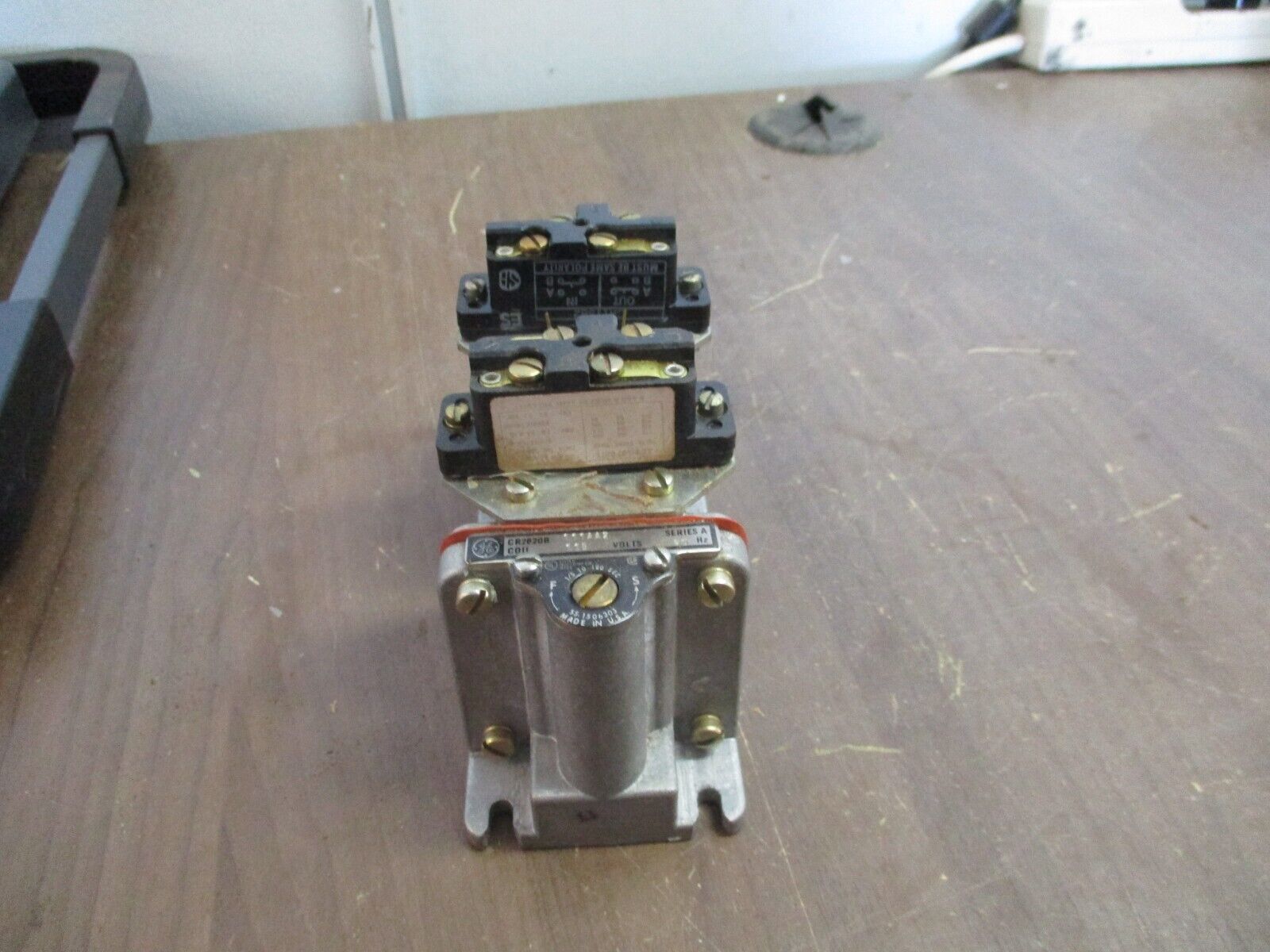 GE Pneumatic Time-Delay Relay CR2820B111AA2 Ser. A 115V Coil 600V *No Box*