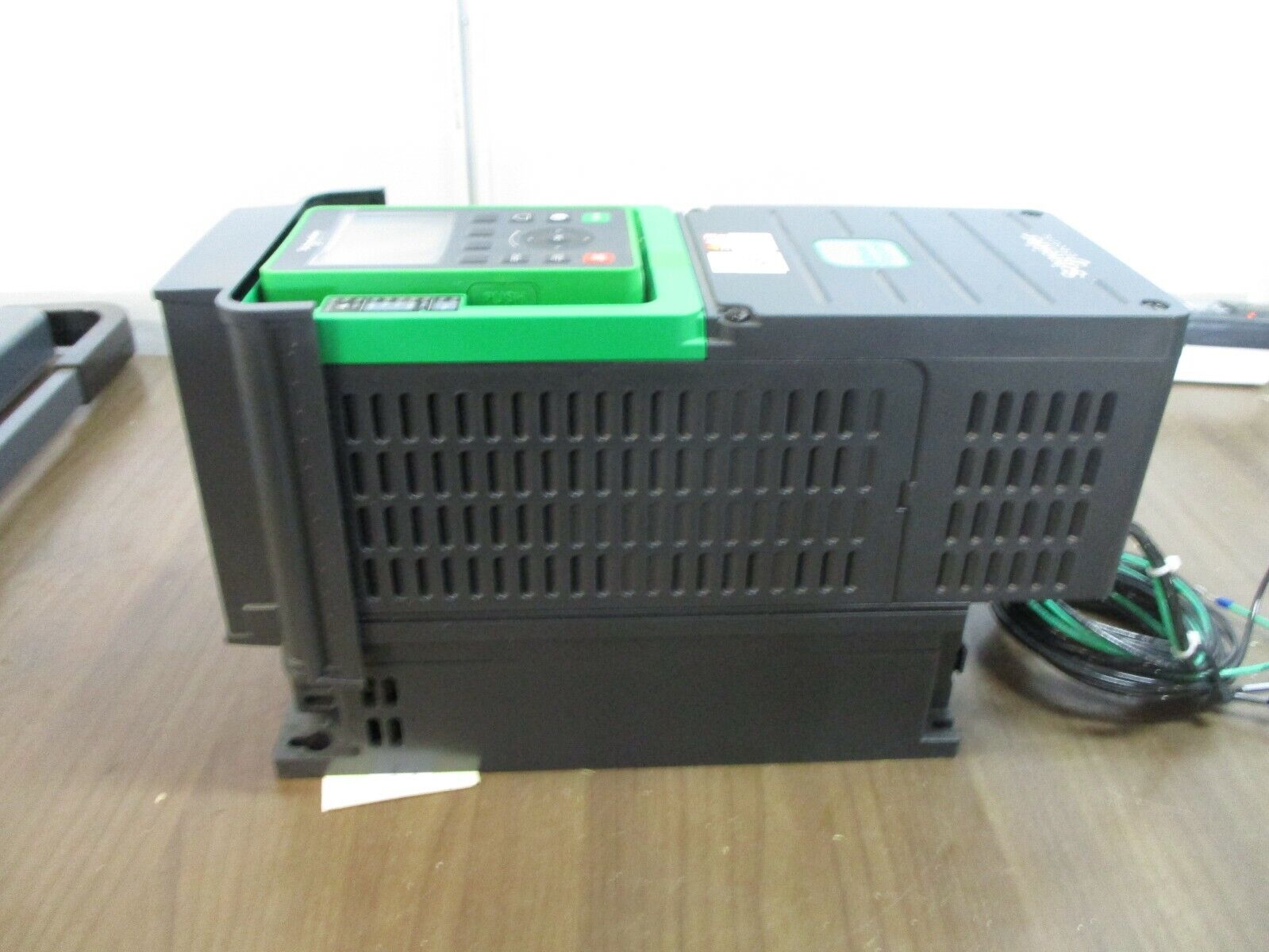 Schneider Electric Altivar 930 AC Drive ATV930U22N4 3HP 3Ph w/ Keypad Used