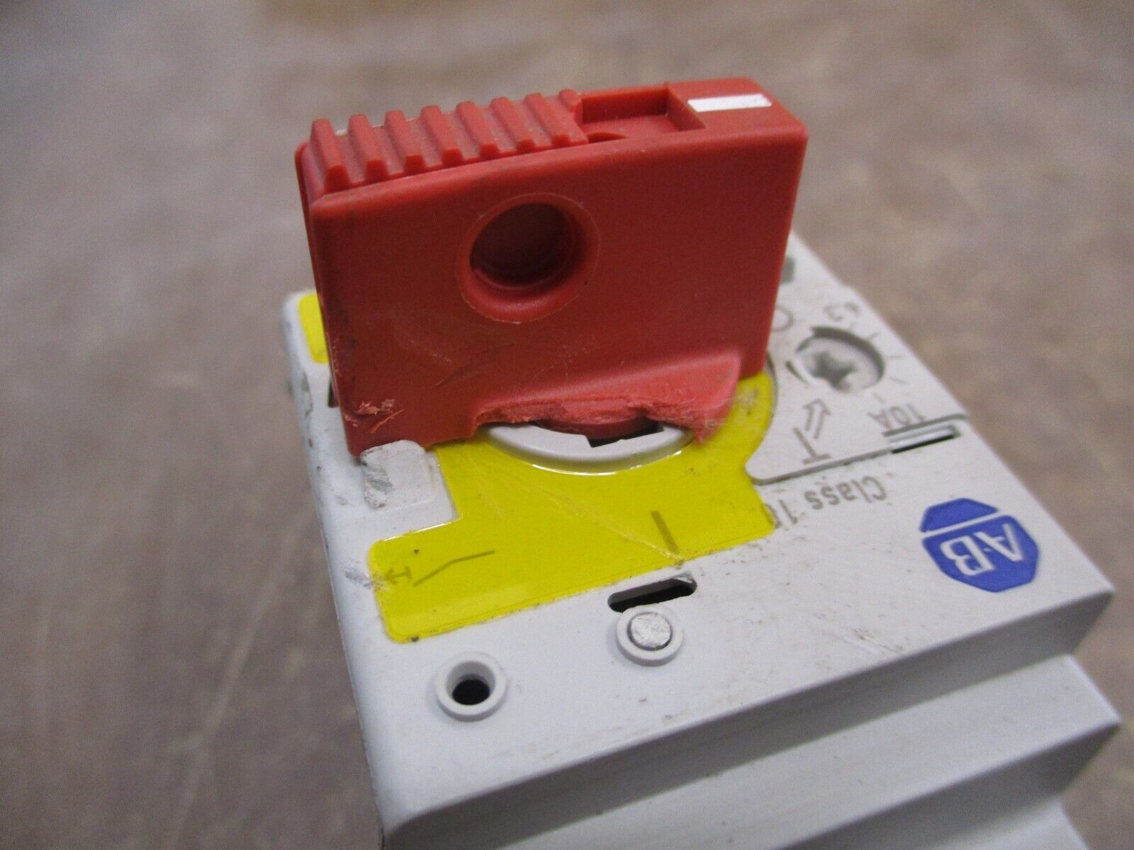 Allen-Bradley Manual Motor Protector 140M-C2E-C10 Trip : 6.3-10A *Broken Top*