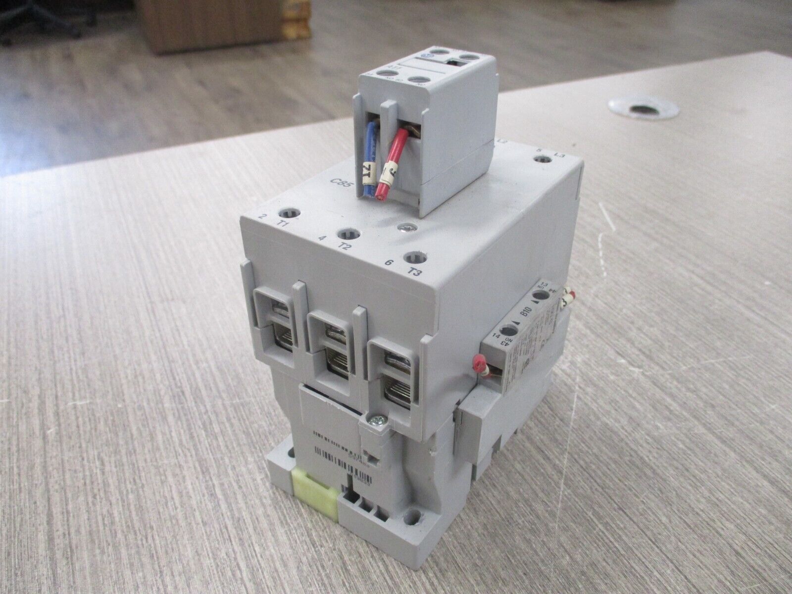 Allen-Bradley Contactor 100-C85*00 120V Coil 100A 600V w/ Aux Contact Block Used