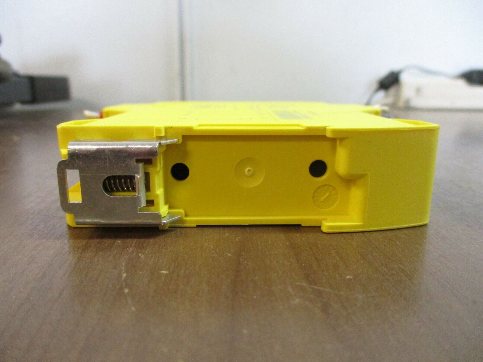 Phoenix Contact Safety Relay PSR-SCP-24UC/ESAM4/3X1/1X2/B Input: 24V AC/DC Used