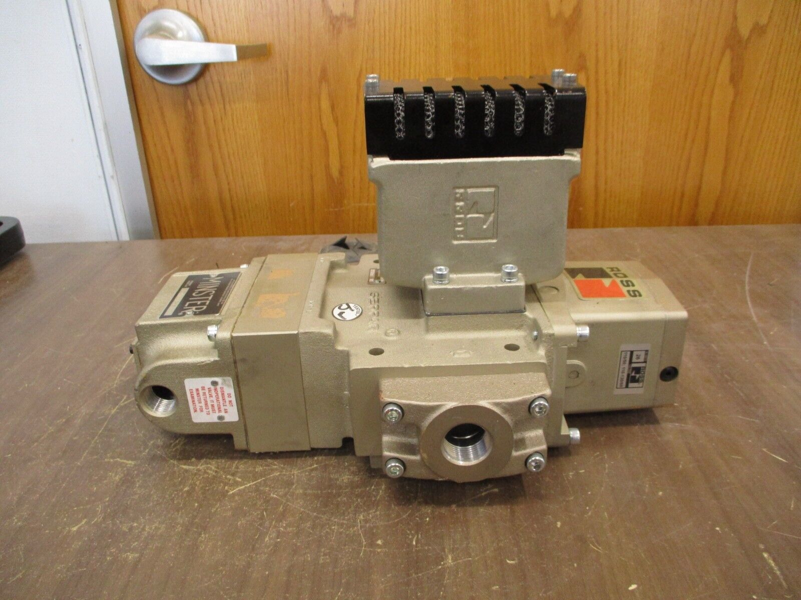 Ross Solenoid Valve 3573A5949 Minster Coil: 250-0241 Used