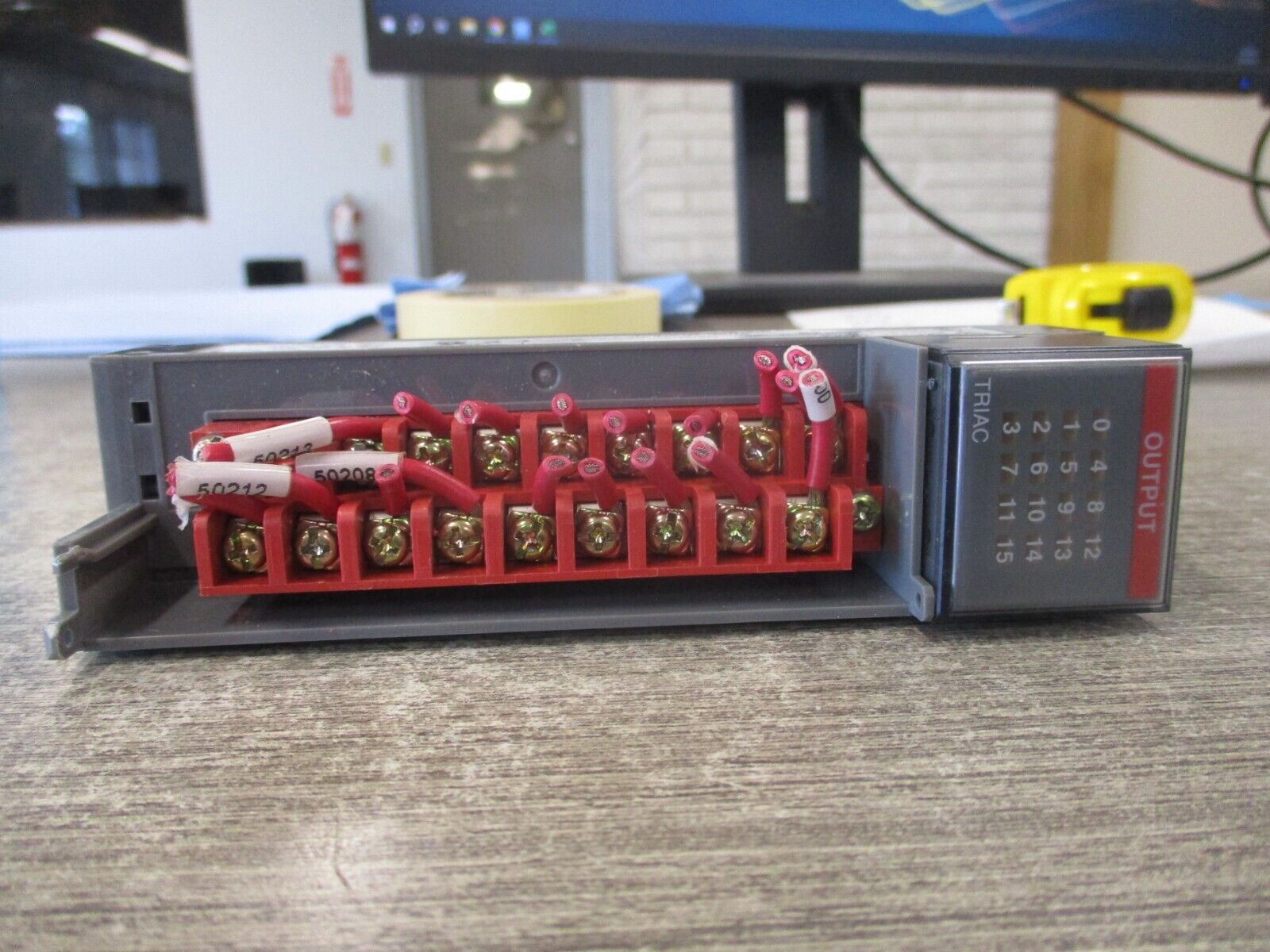 Allen- Bradley SLC 500 Output Module 1746-OA16 Ser. D 85-265 VAC Used