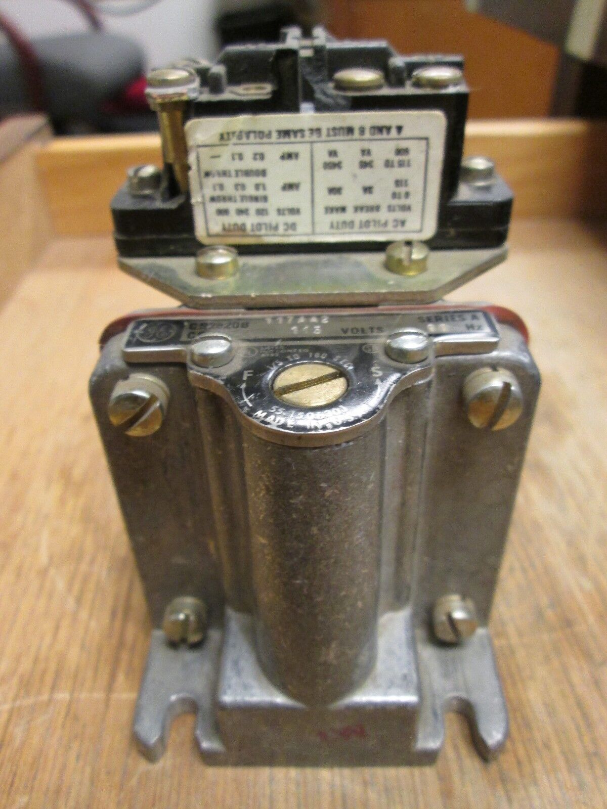 GE Pneumatic Time Delay Relay CR2820B 117AA2 460V coil Used