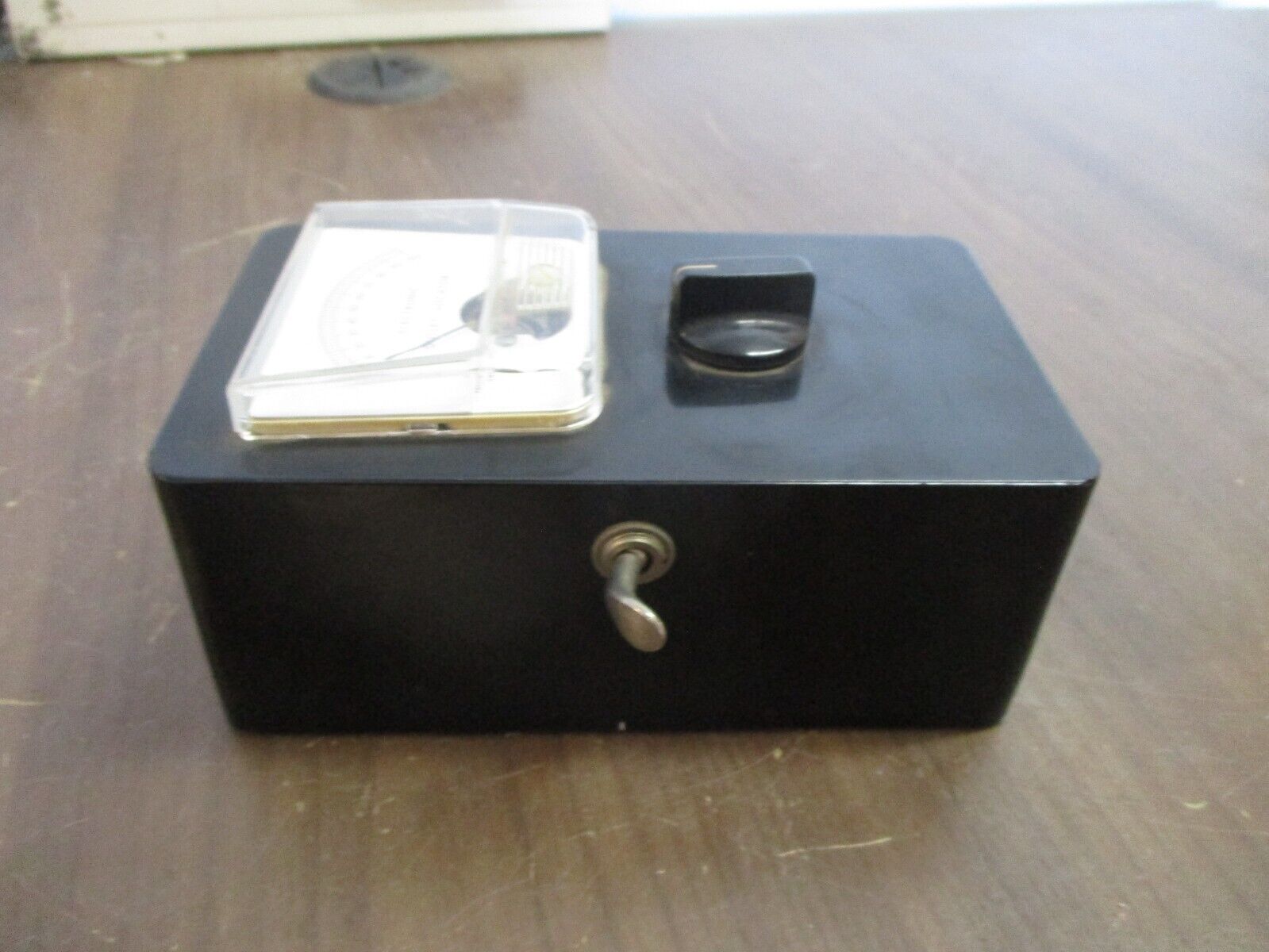 Ideal Electronic Outlet Locator 250 P *Cracked* Used