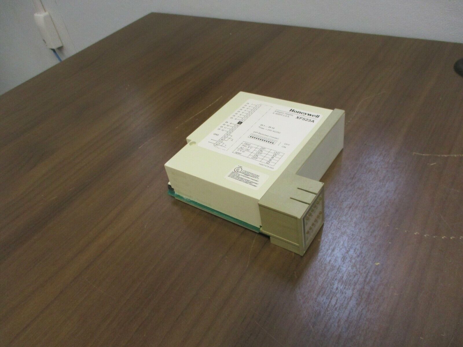 Honeywell Digital Input Module XF523A 24V AC/DC Used