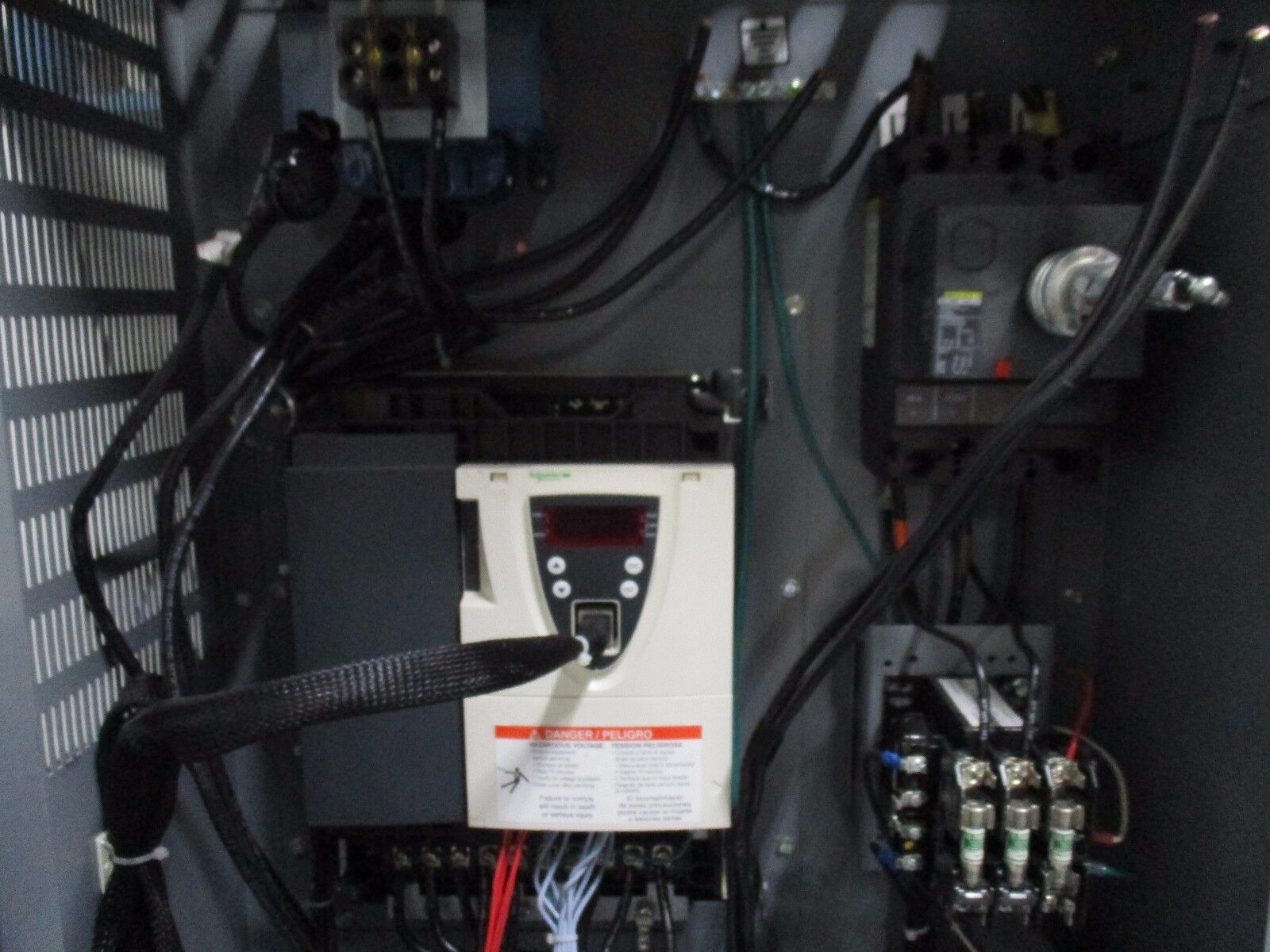 Square D E-Flex Altivar AC Drive 8839 EFDKG4VY 20Hp 3Ph Used