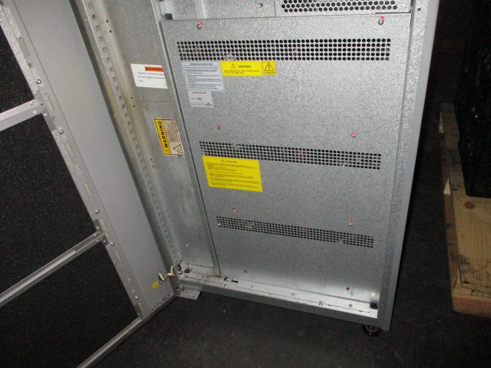 Emerson Liebert NXB 30 UPS 38SA030C0CHR 30KVA 24kW *Bent Key* Used