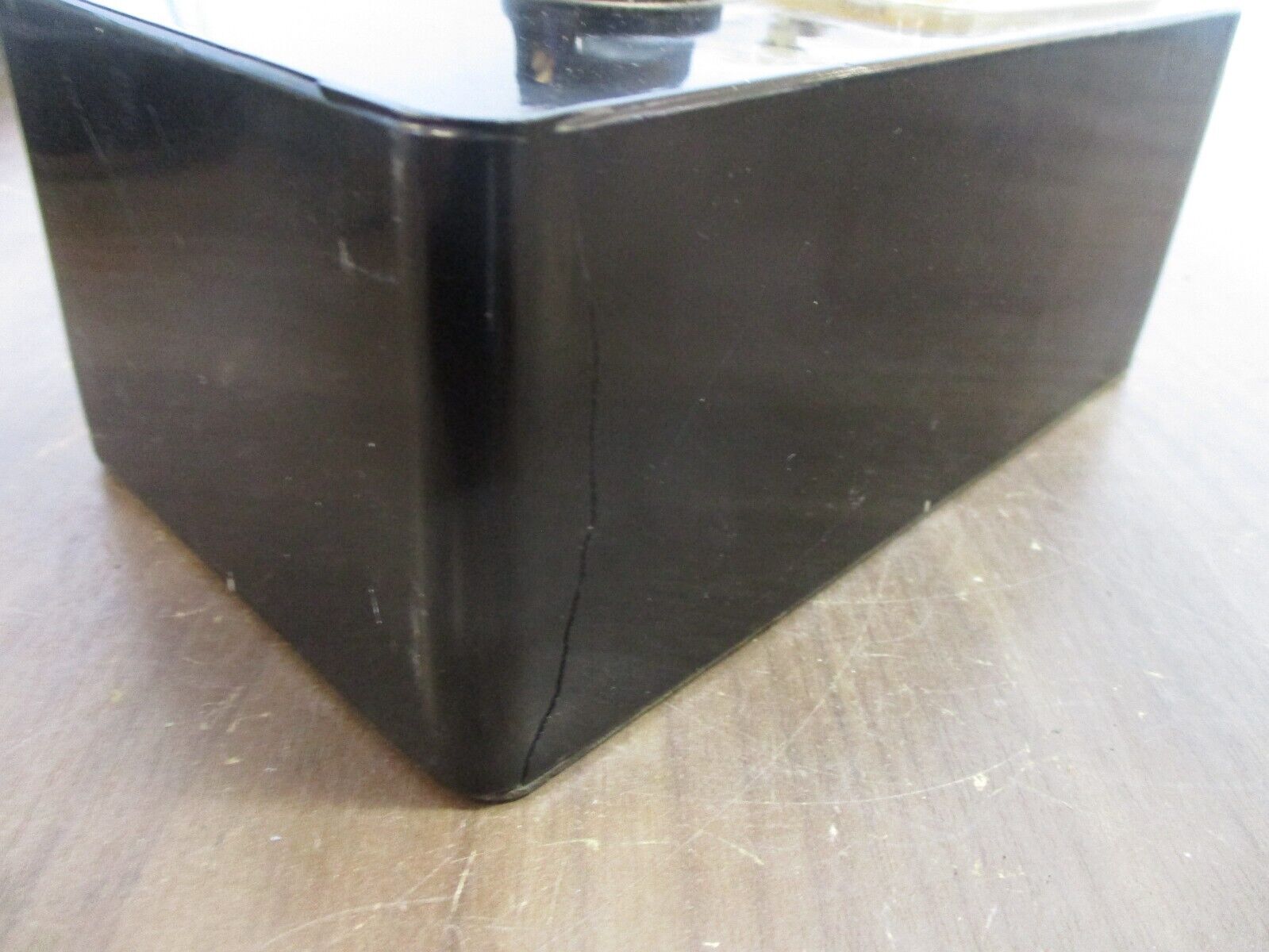 Ideal Electronic Outlet Locator 250 P *Cracked* Used