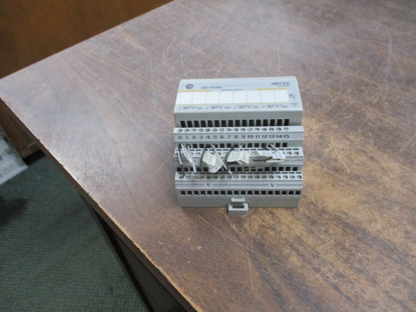 Allen-Bradley Analog Output 1794-OE4 *Cracked Vent* Used