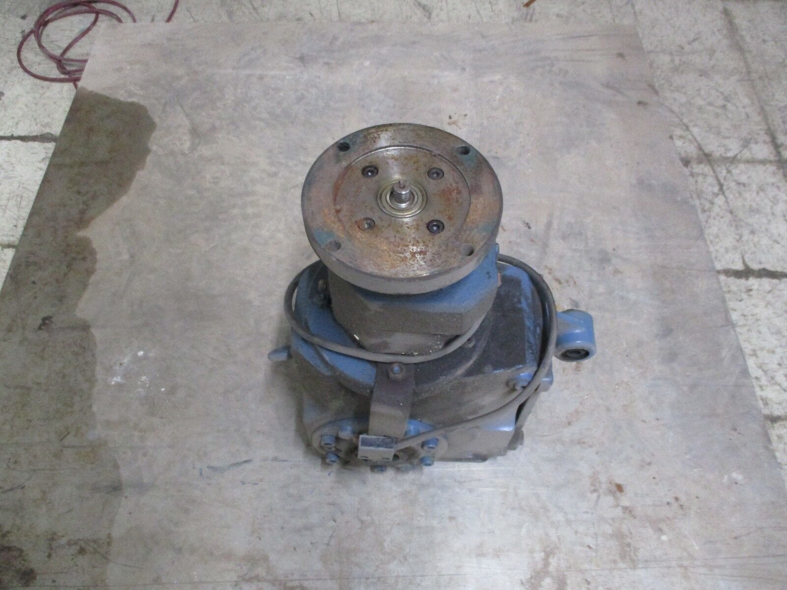 SEW Gear KA76R42LP 7960RPM 825 Ratio Used