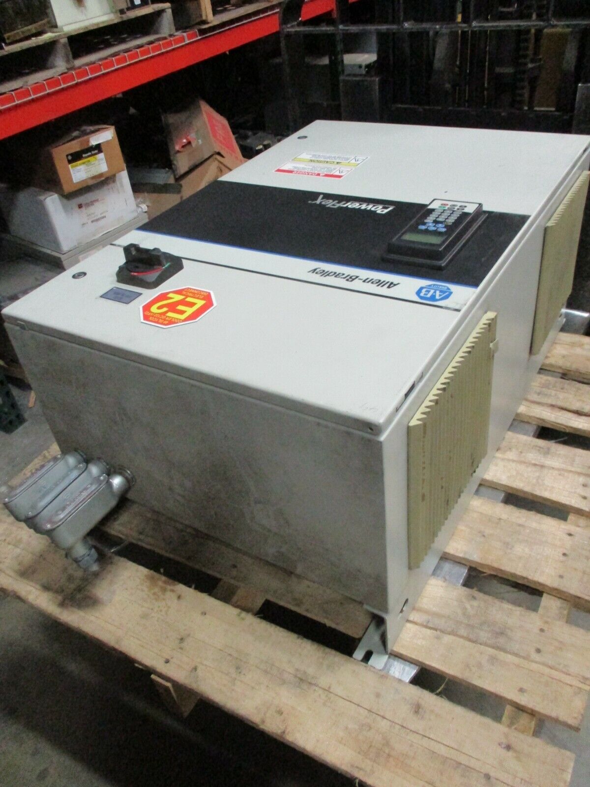 Allen-Bradley PowerFlex 700 AC Drive w/ Nema 12 Enclosure 2HP 3Ph 480V Used