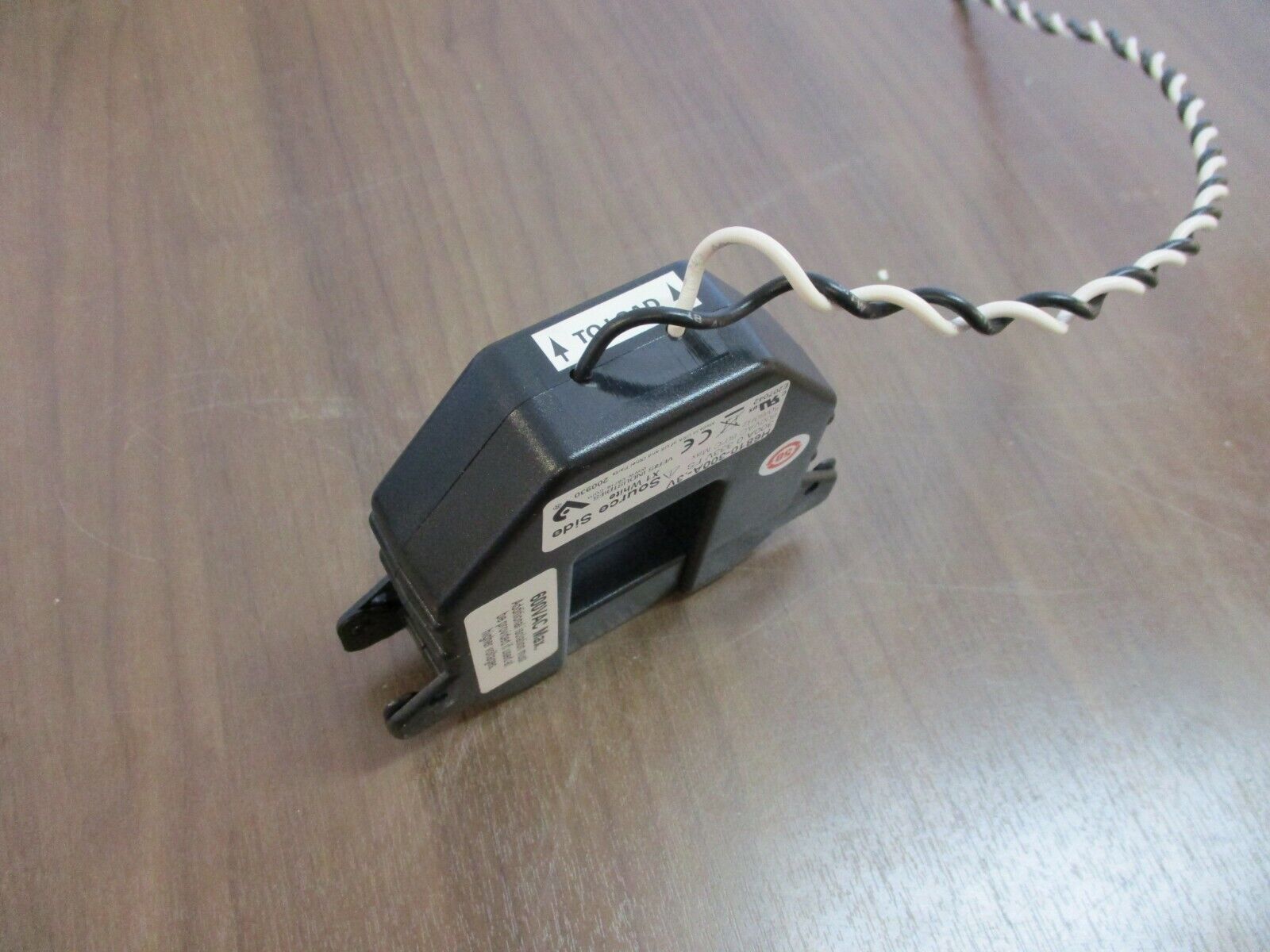 Veris, Split-Core current transformer, part#: H6810-300A-.3V, 600vac max, used