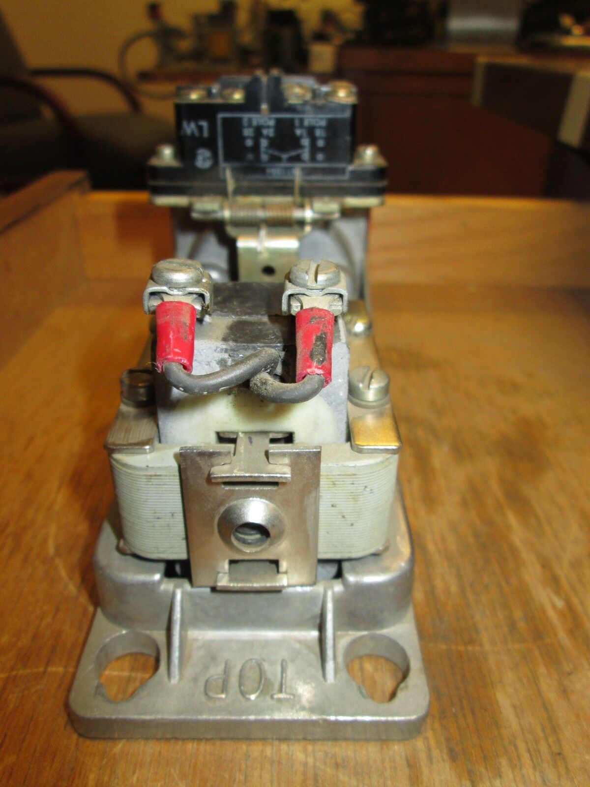 GE Pneumatic Time Delay Relay CR2820B 117AA2 460V coil Used