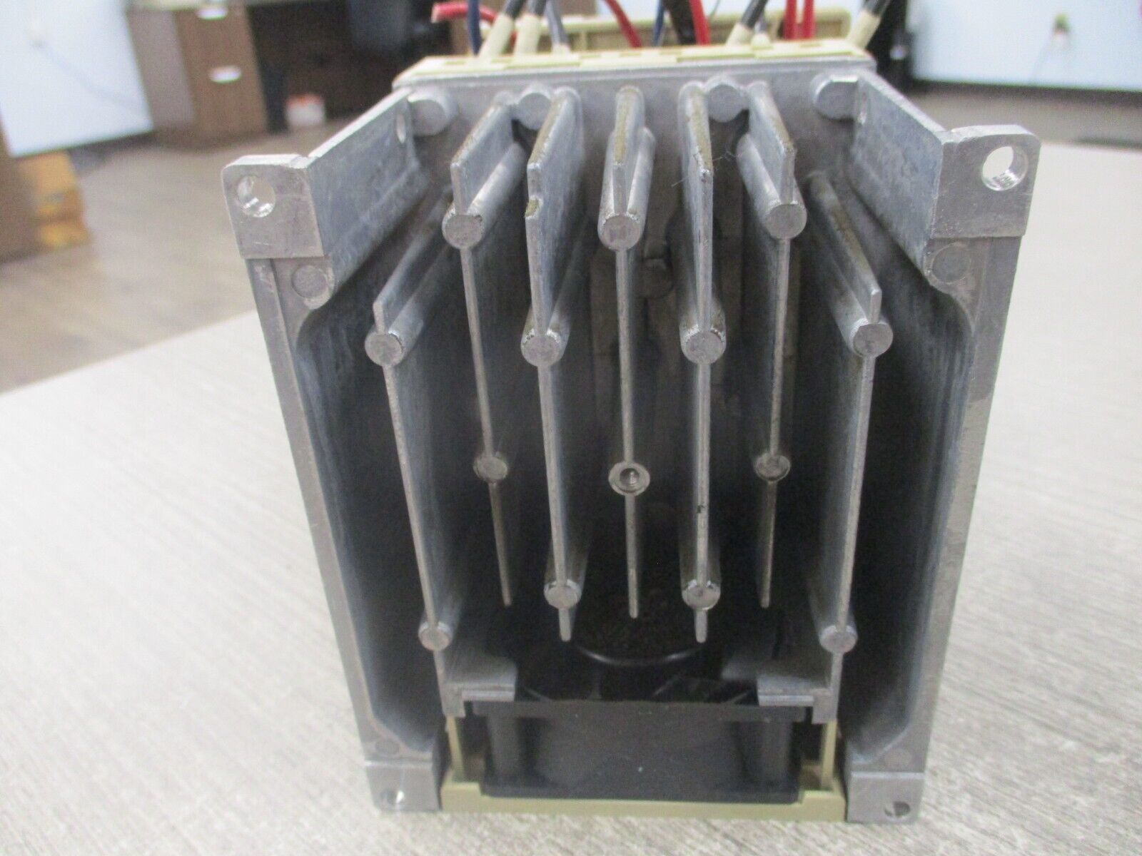 Yaskawa V1000 AC Drive CIMR-VU4A0005FAA Rev.D 3HP 3Ph Input: Output: Used