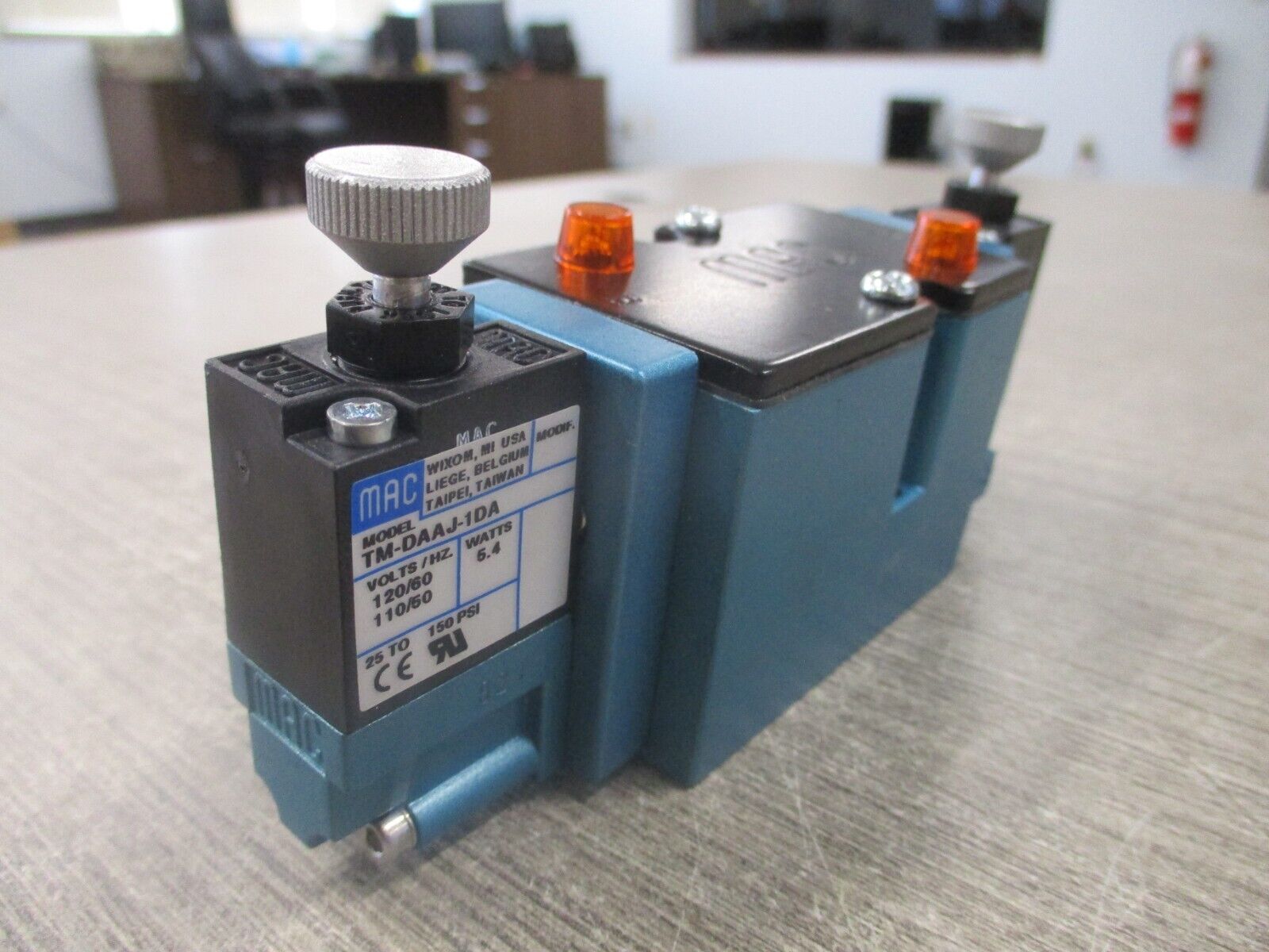 MAC Solenoid Valve 82A-BC-000-TM-DAAP-1DA Used