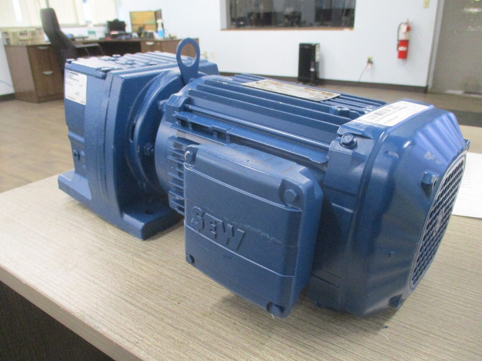 Sew-Eurodrive Gearmotor R57 DRN90L4 Ratio 15.82 2HP 230/460V 60HZ 304 RPM Out