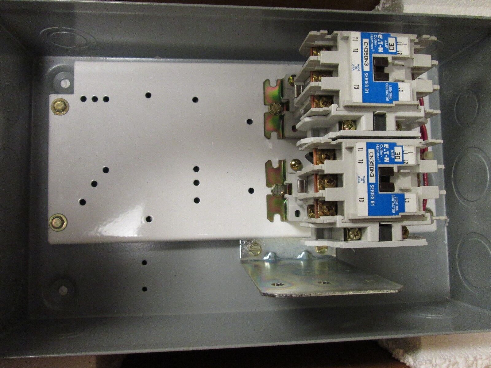 Cutler-Hammer 6 Pole Lighting Contactor ECL03C1A6A 30A *Electrically Held* New