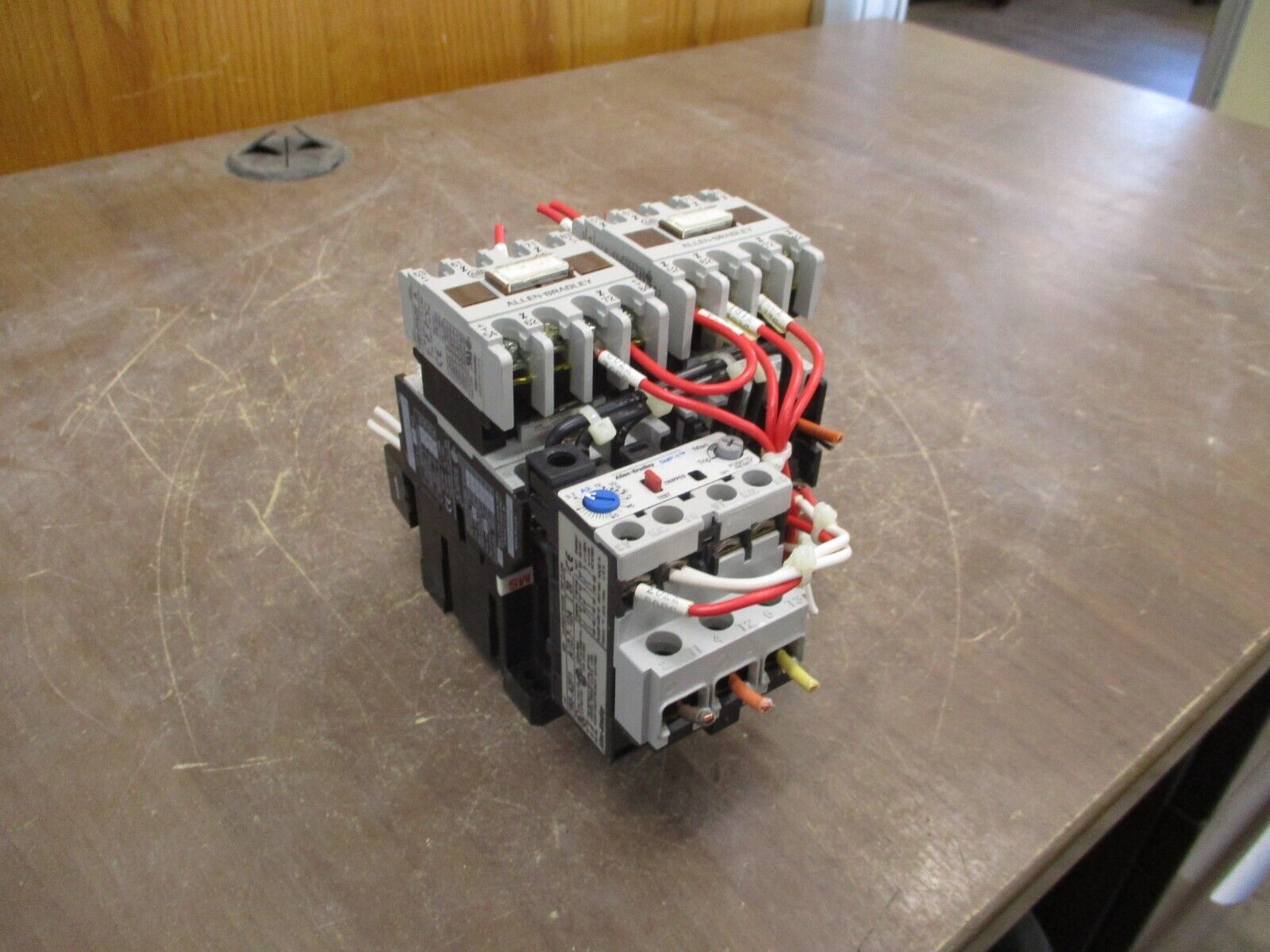 Allen-Bradley Reversing Starter 100-A12ND3 / 193-A2F1 120V Coil Trip: 3.7-12A