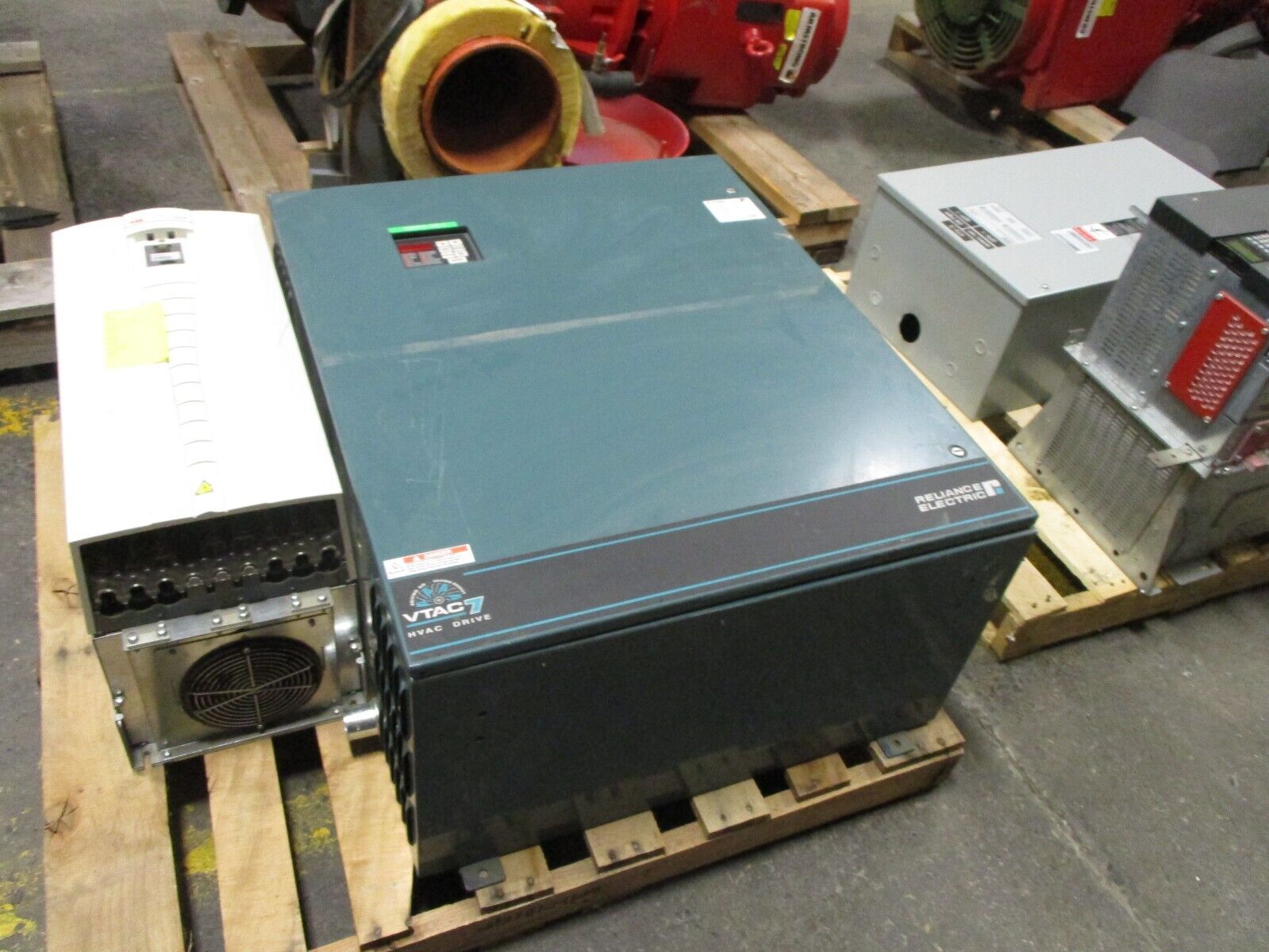 Rockwell Automation Reliance VTAC 7 AC Drive 75W4160 75HP 3Ph Used