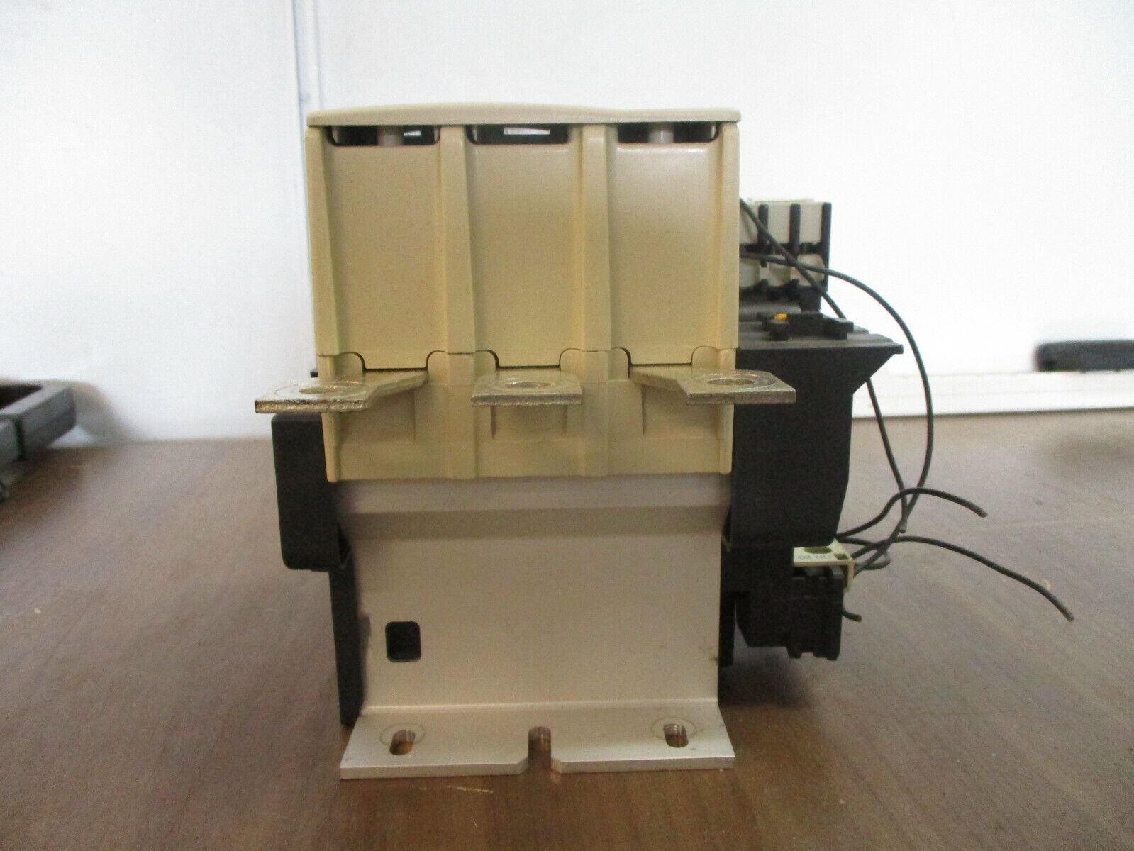 Telemecanique Contactor LC1F225 265/277V Coil 250A 600V w/ (1) Aux Contact Block