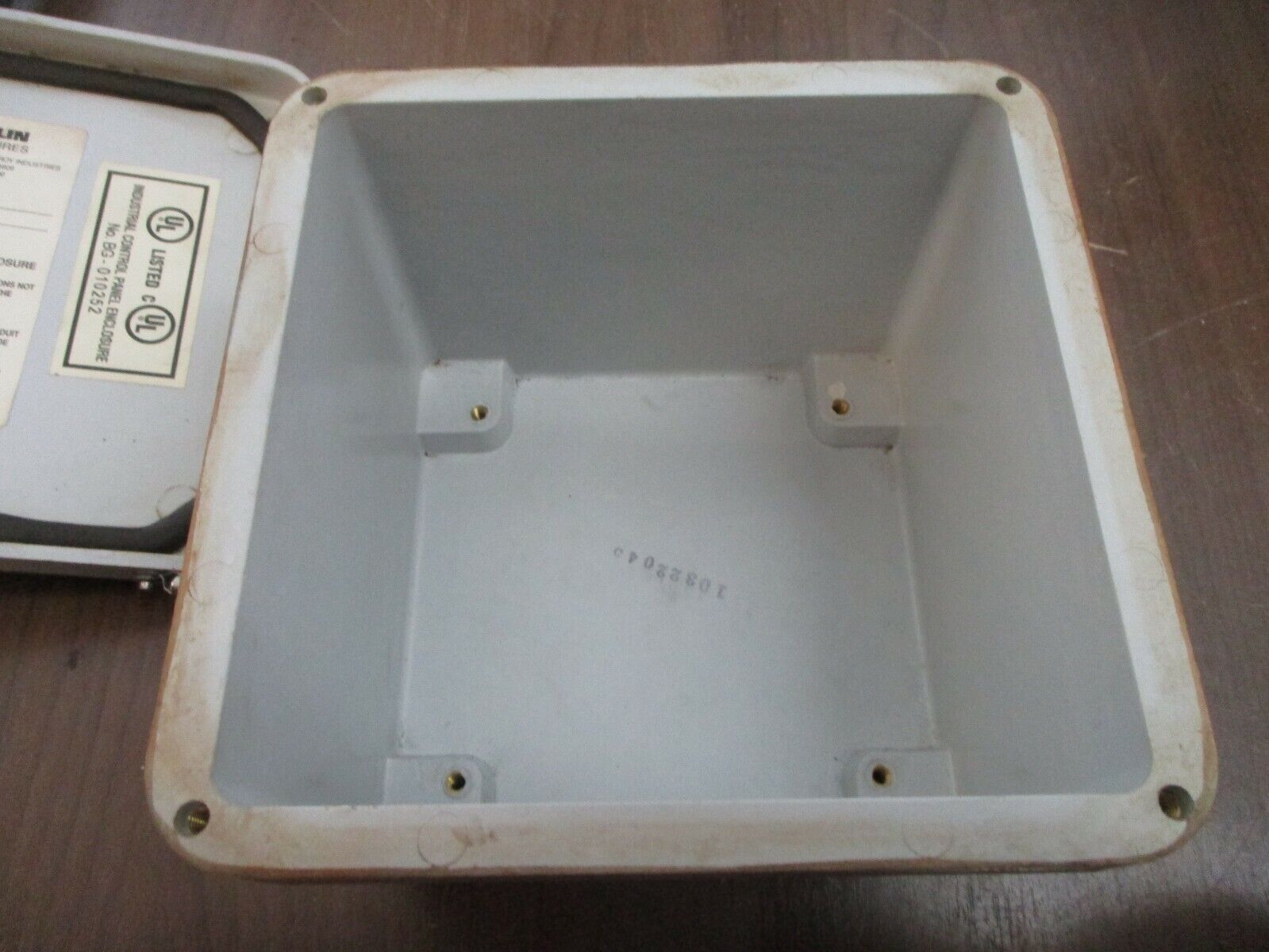 Stahlin Fiberglass Enclosure J606W Size: 6x6x4" *No Cover Screws* New Surplus
