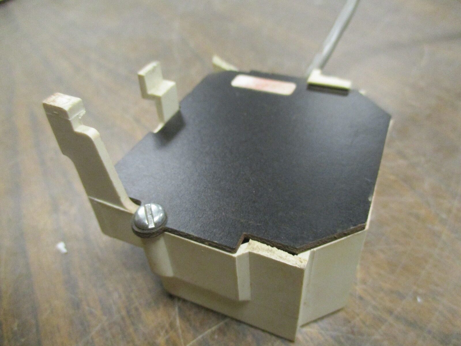 Westinghouse Advantage PONI 2D79735G04 WPONI 120V 50/60Hz *Broken Clips* Used