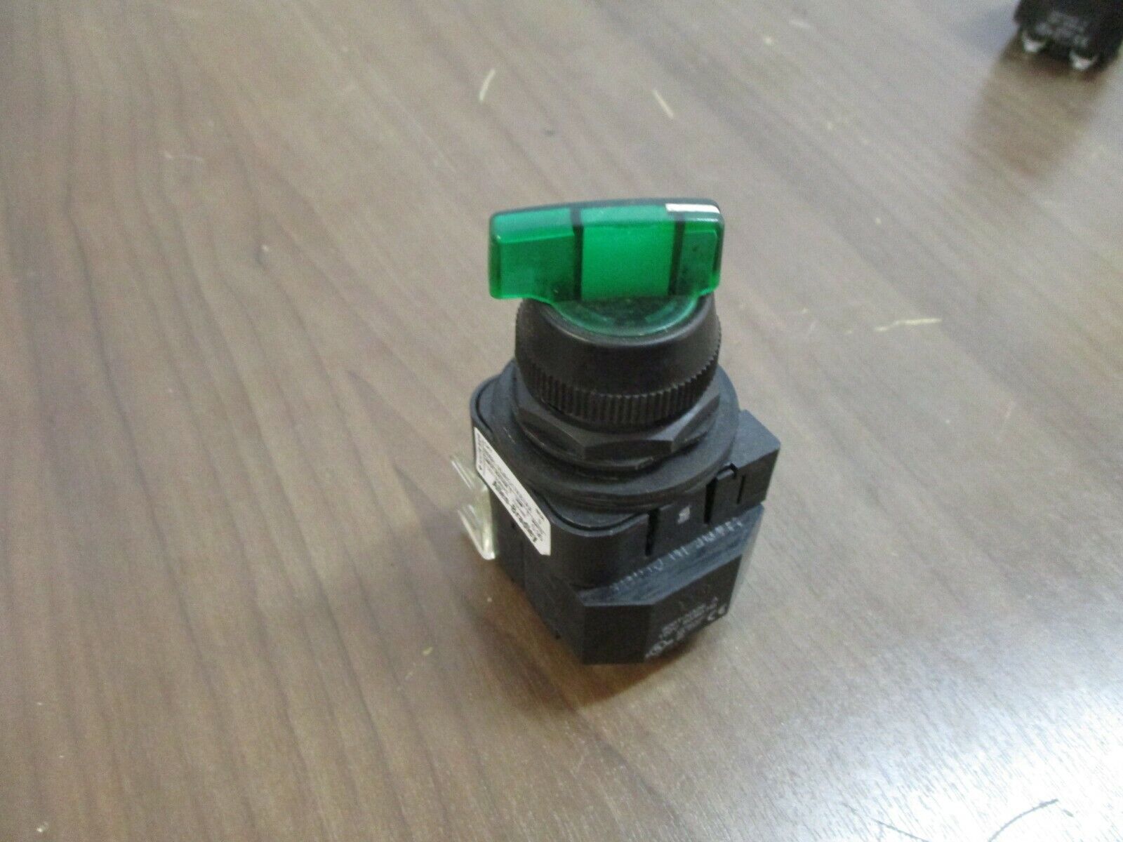 Allen-Bradley Illuminated Selector Switch 800H-16JRG17KB7AX Ser. F 120V 50/60Hz