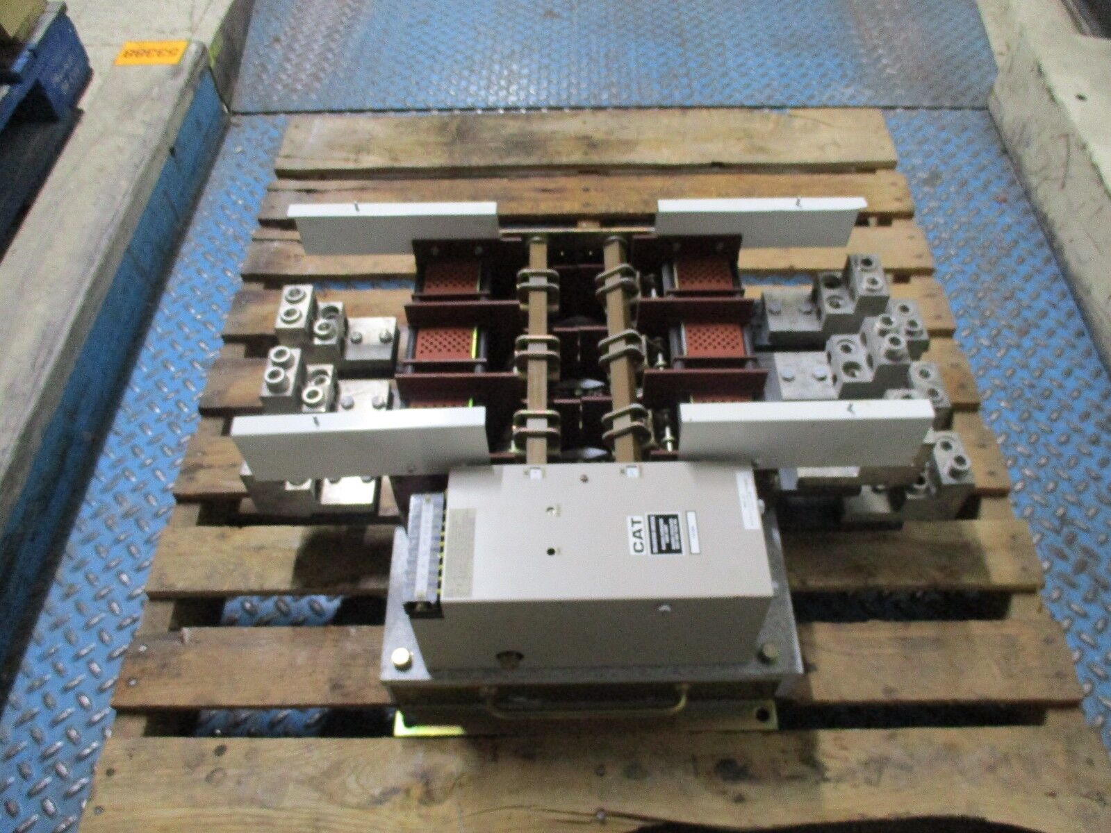 CAT Transfer Switch 72124 1200A 480/600V For Parts/Not Working