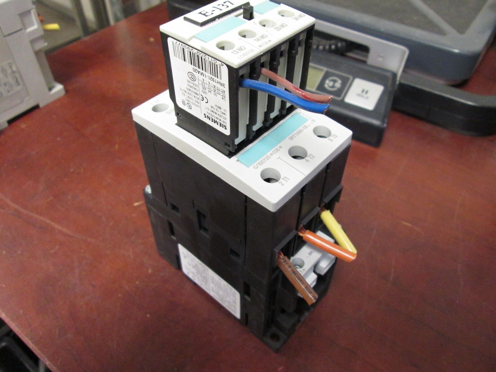 Siemens Sirius Contact 3RT1035-1B..0 24VDC Coil Used