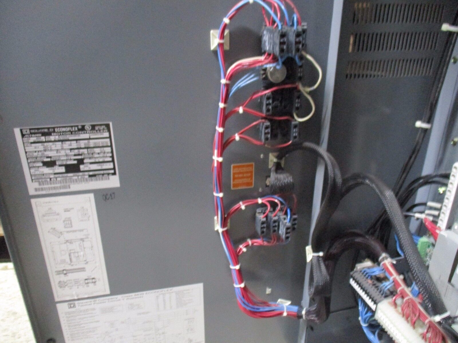 Square D Econoflex Altivar AC Drive 8839 584VY 20HP 3Ph Used