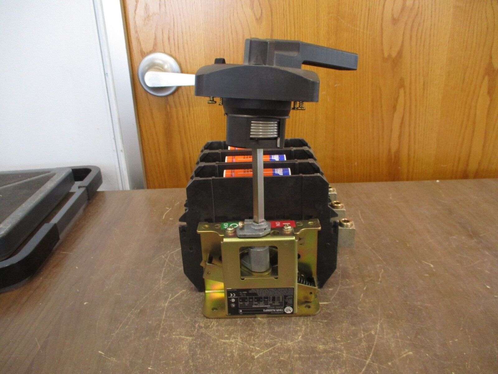 Allen-Bradley Fusible Disconnect Switch 194R-NJ200P3 Ser. B 200A 600V 3P Used