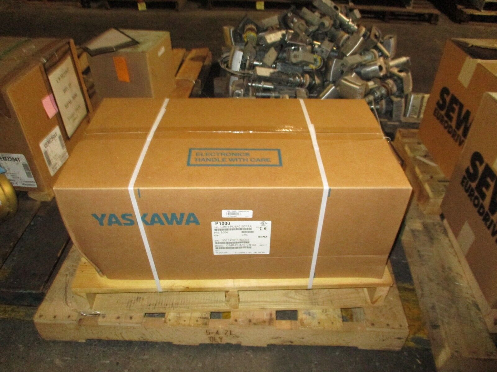 Yaskawa P1000 AC Drive CIMR-PU4A0103FAA Rev F 75HP 480V *Dented Box* New Surplus