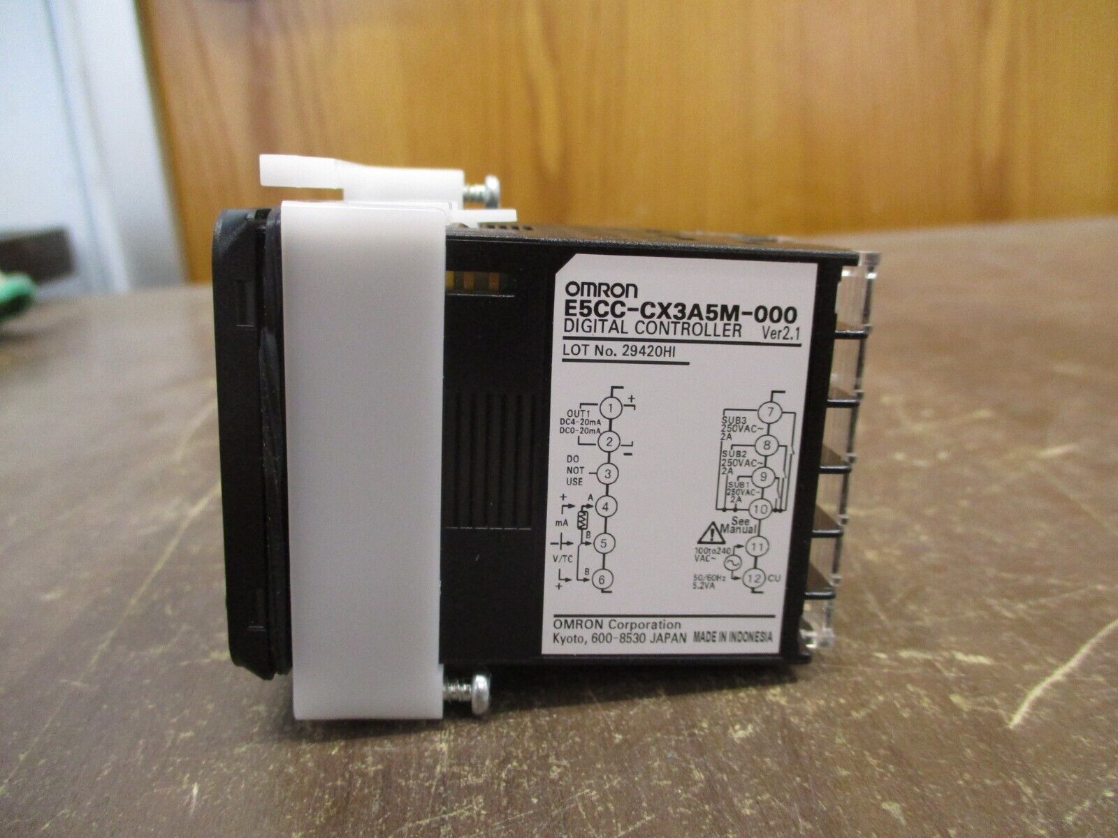 Omron Digital Controller E5CC-CX3A5M-000 100-240VAC 50/60Hz New Surplus