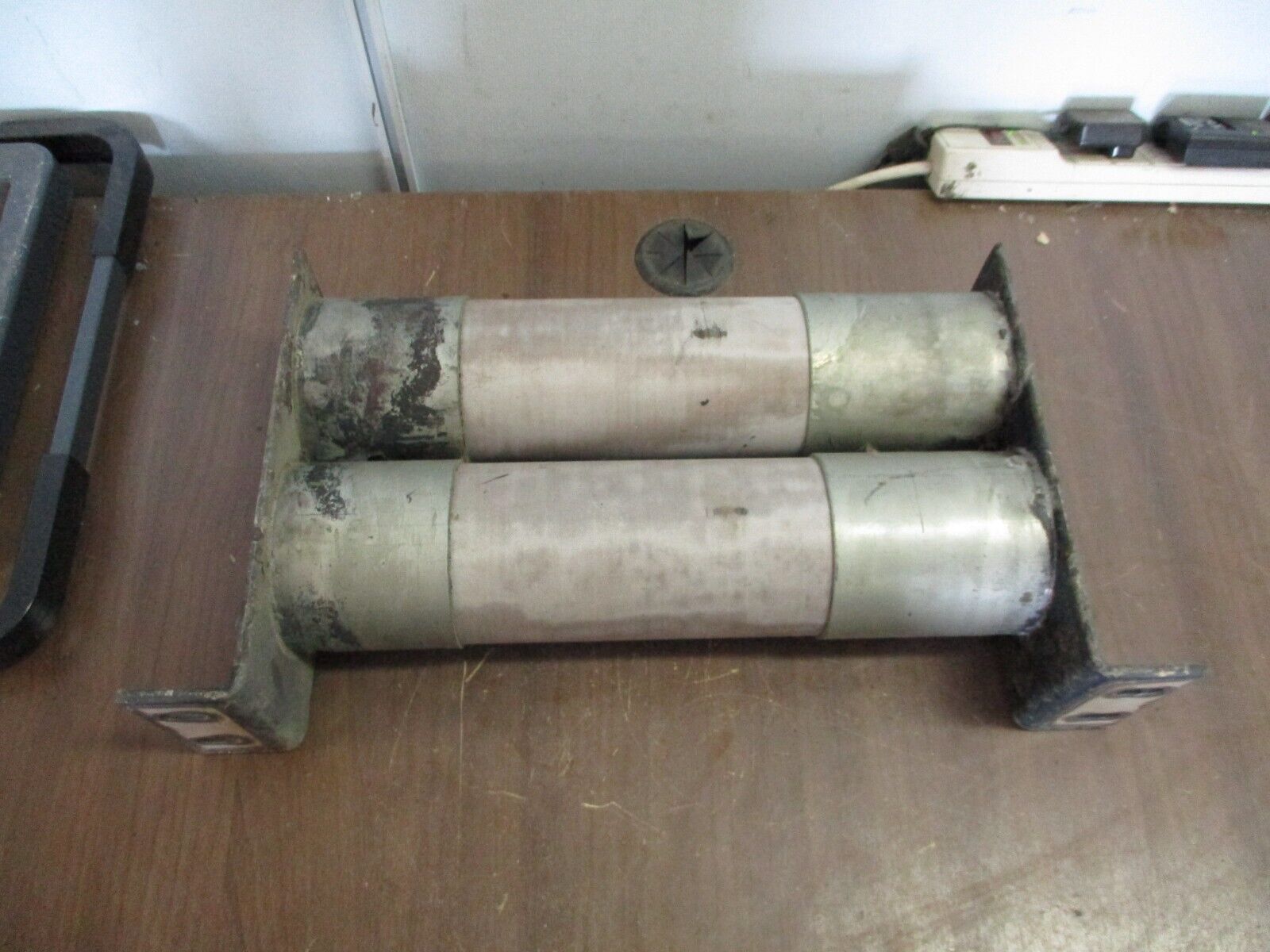 Cutler-Hammer CLE-600 Fuse 5CLE-1100 600E 2.75/5.5kV 50/60Hz Used