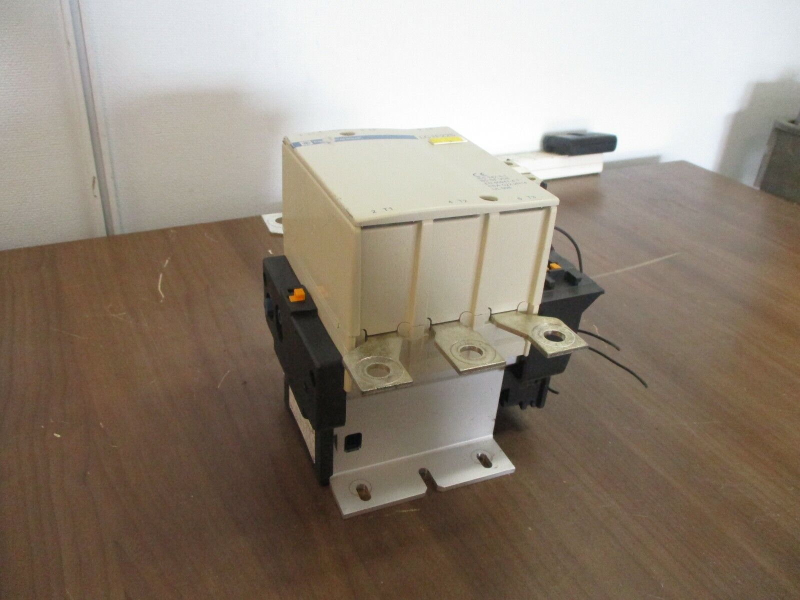 Telemecanique Contactor LC1F225 265/277V Coil 250A 600V w/ (1) Aux Contact Block