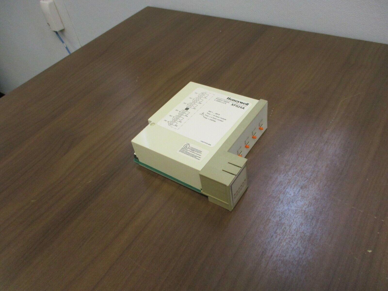 Honeywell Digital Output Module XF524A 240VAC 12A Used