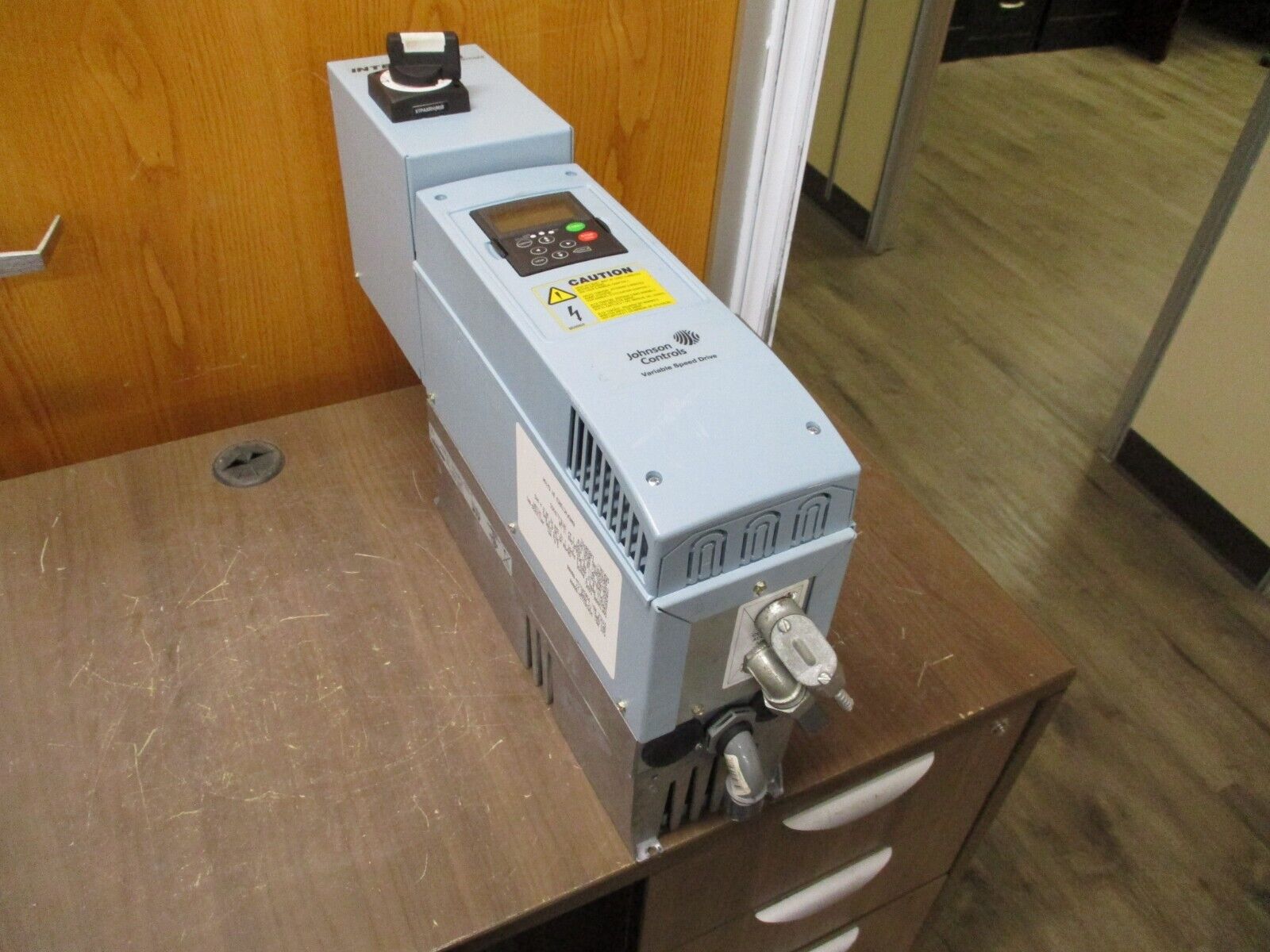 Johnson Controls / Eaton SVX9000 AC Drive w/ Intellipass Bypass VS010111A-00000