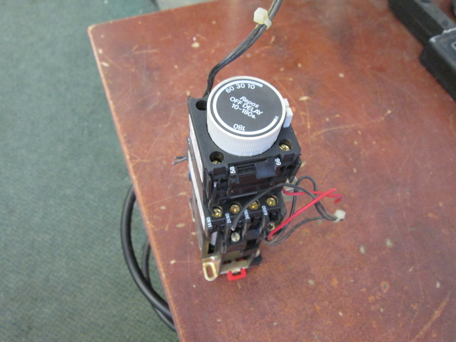 Telemecanique Contactor/Time Delay Relay CA2-DN240/LA3-D24 10A 600V Used