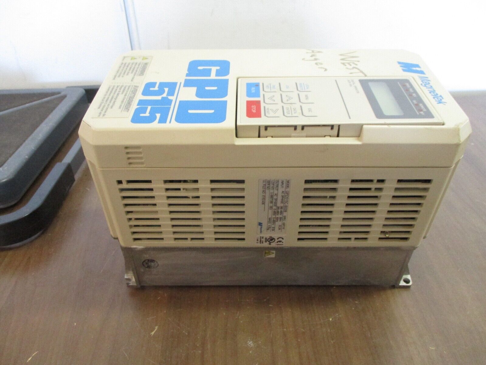 Magnetek GPD515 AC Drive GPD515C-B008 5HP 3Ph w/ Keypad *Bent Bottom* Used