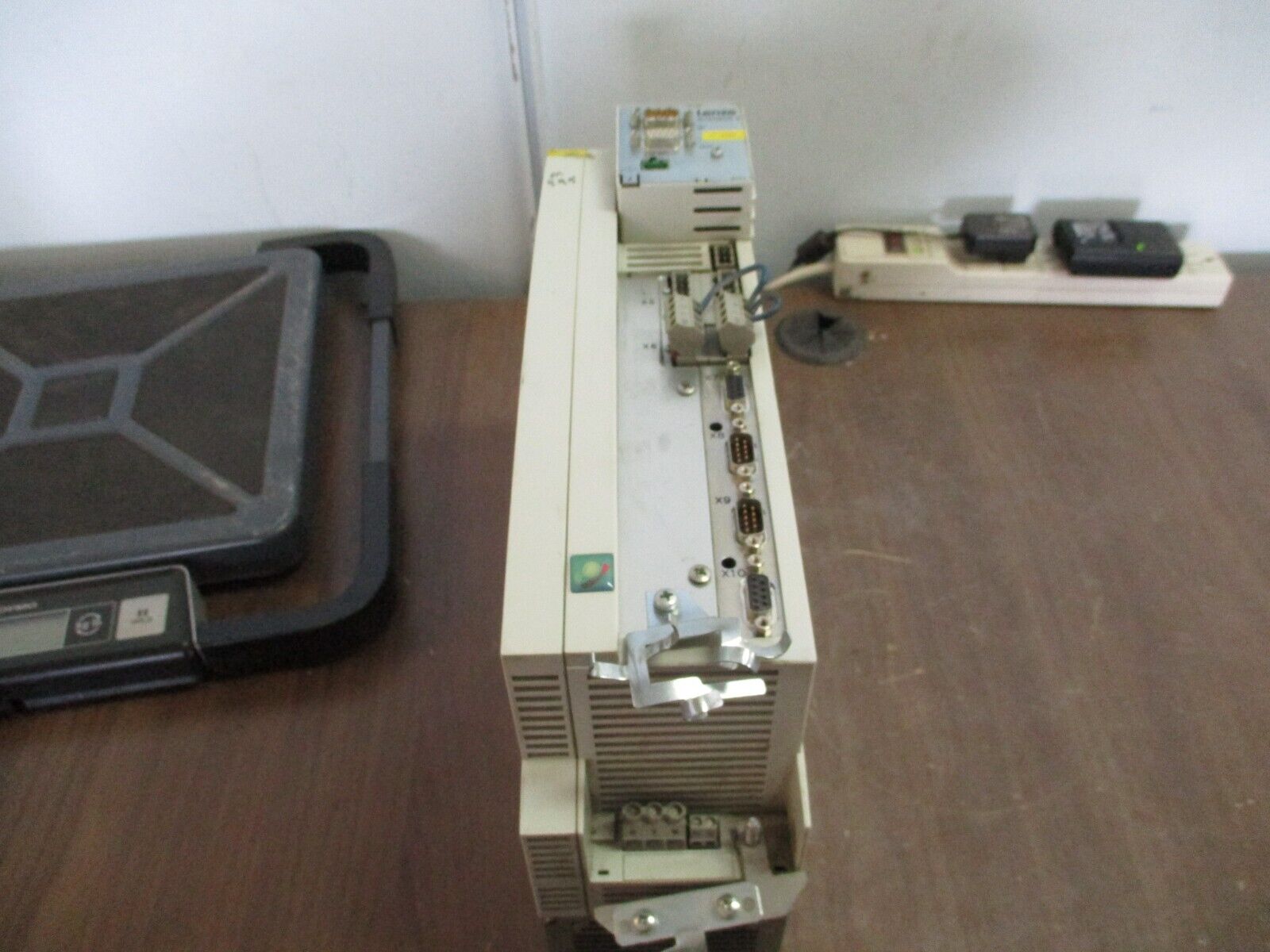 Lenze Servo Controller EVS9323-ES Input: 3Ph 400/480V 3.9A 3.2kVA 50/60Hz Used