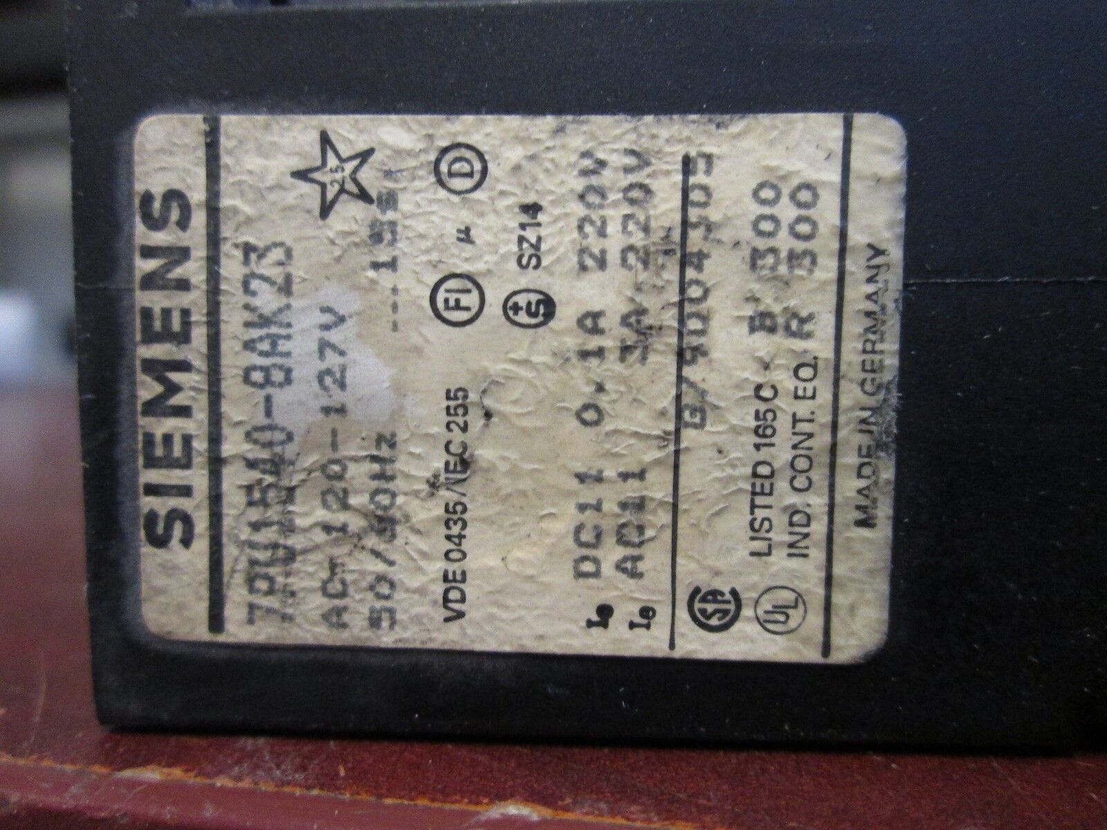 Siemens Timing Relay 7PU1540-8AK23 120-127VAC 50/60Hz 1.5-15sec Range Used