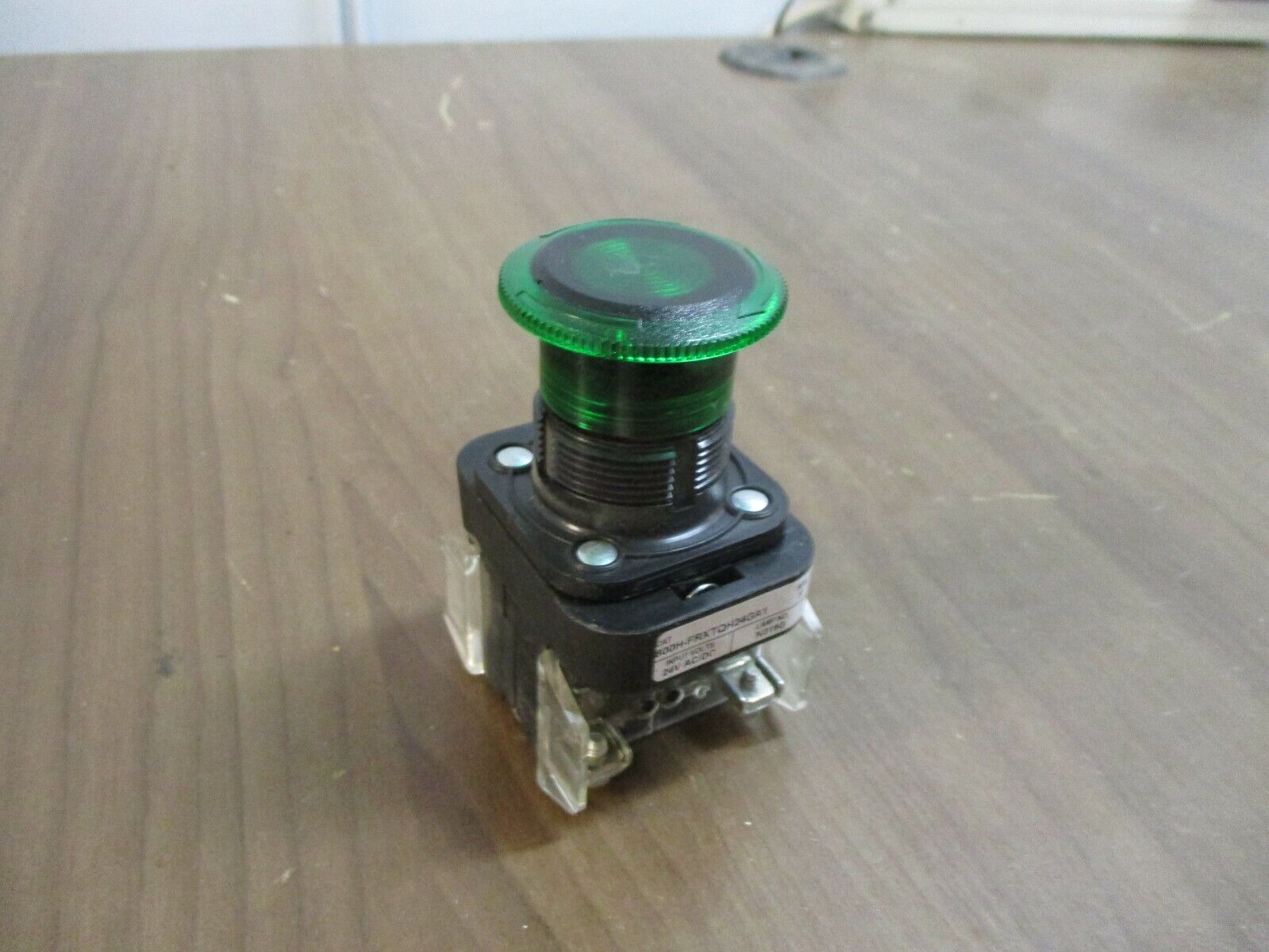 Allen-Bradley Illuminated Push Button 800H-FRXTQH24GA1 Ser. F 24V Green Used