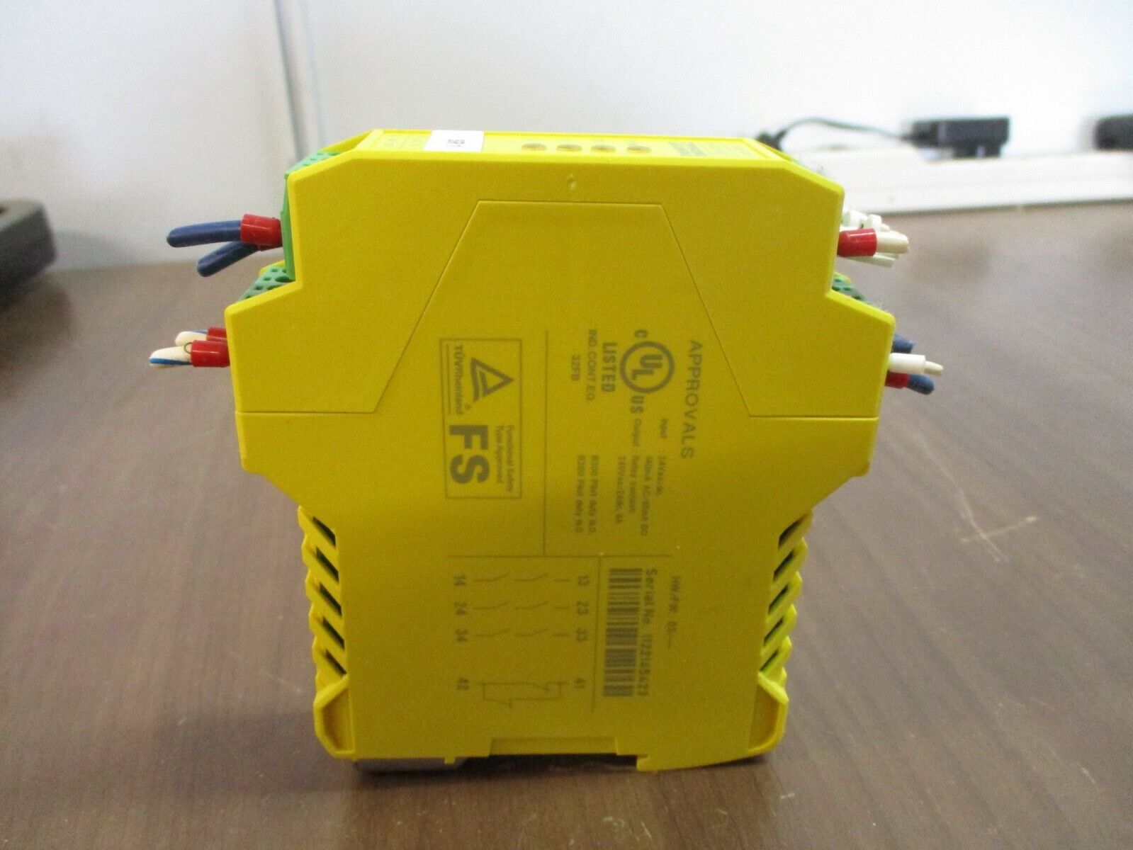Phoenix Contact Safety Relay PSR-SCP-24UC/ESAM4/3X1/1X2/B Input: 24V AC/DC Used