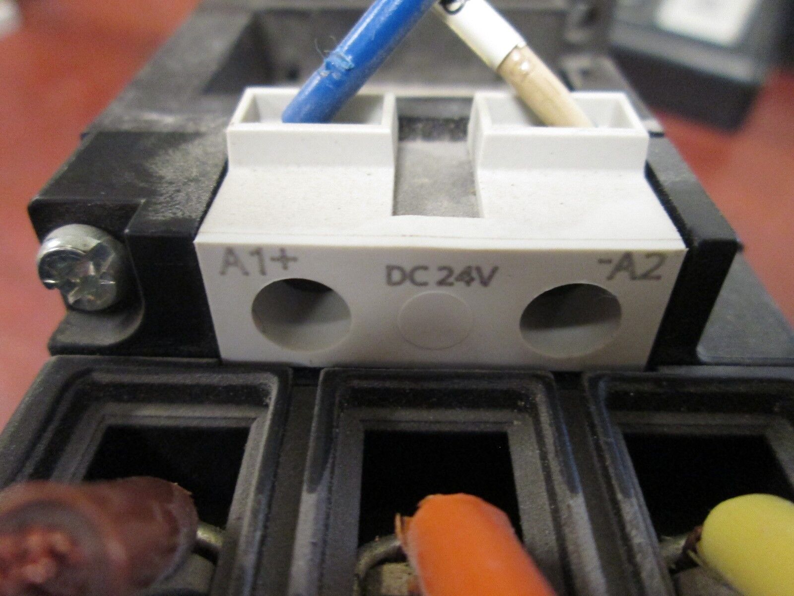 Siemens Sirius Contact 3RT1035-1B..0 24VDC Coil Used